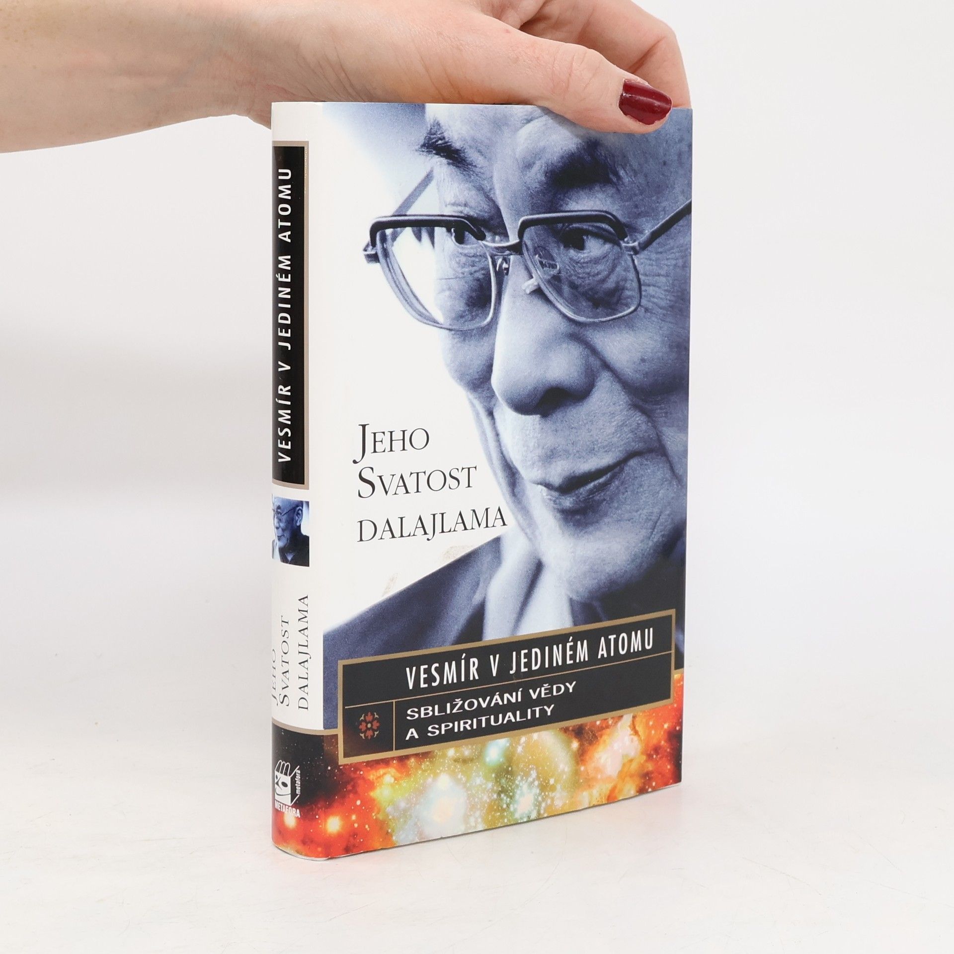 Lumír Mikulka Vesmír v jediném atomu: Sbližování vědy a spirituality