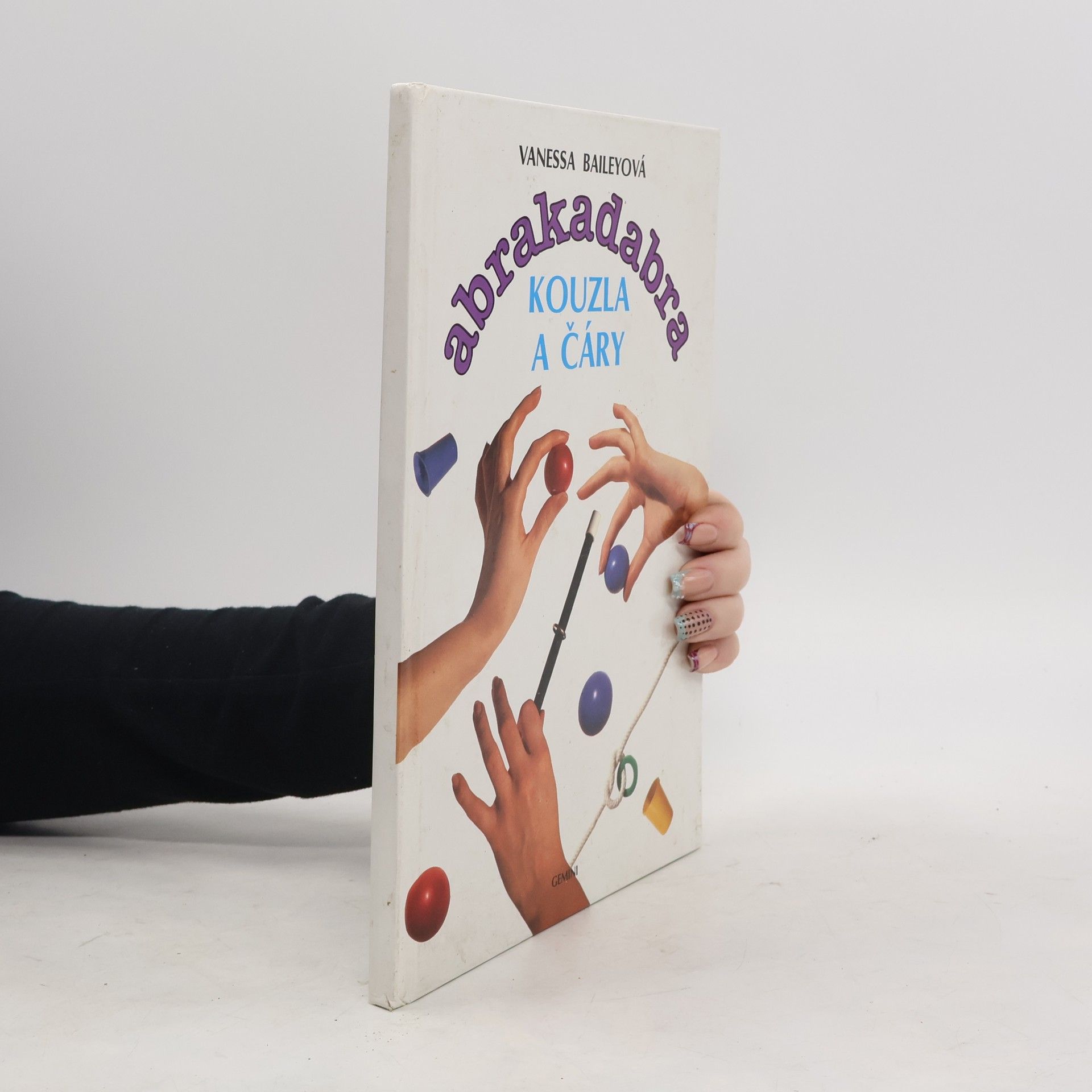 Abrakadabra. Kouzla a čáry. Karetní triky