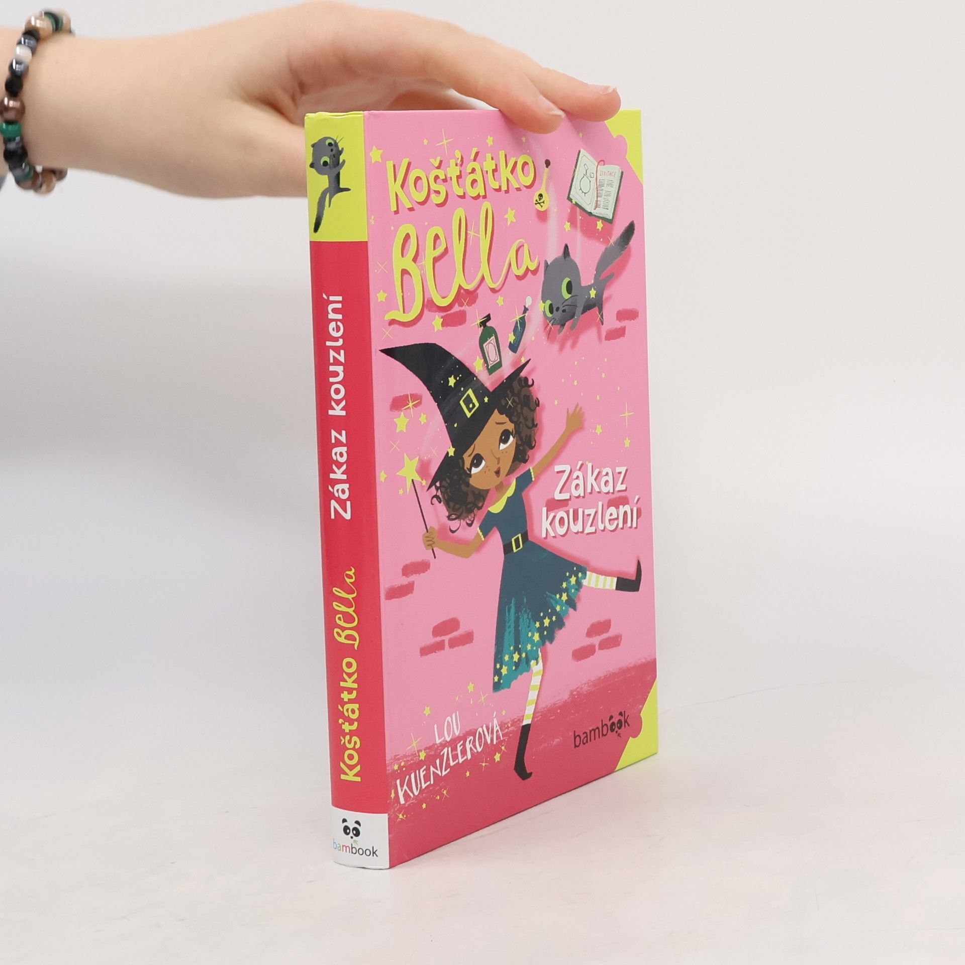 Košťátko Bella. Zákaz kouzlení