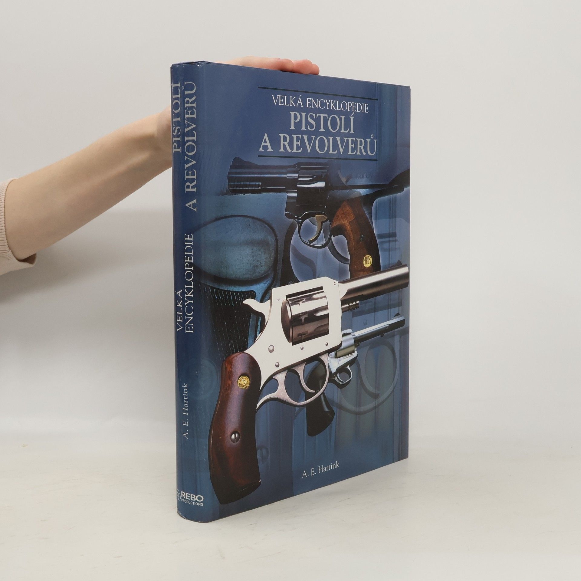 Velká encyklopedie pistolí a revolverů