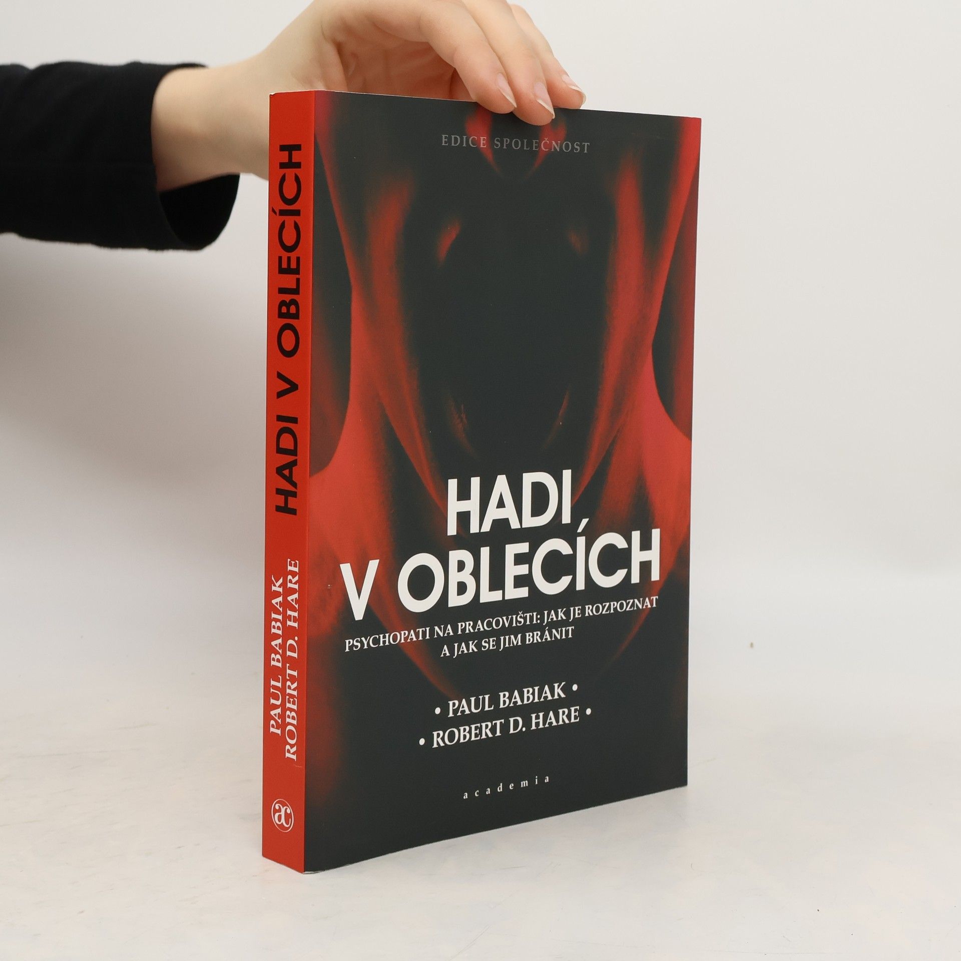 Hadi v oblecích