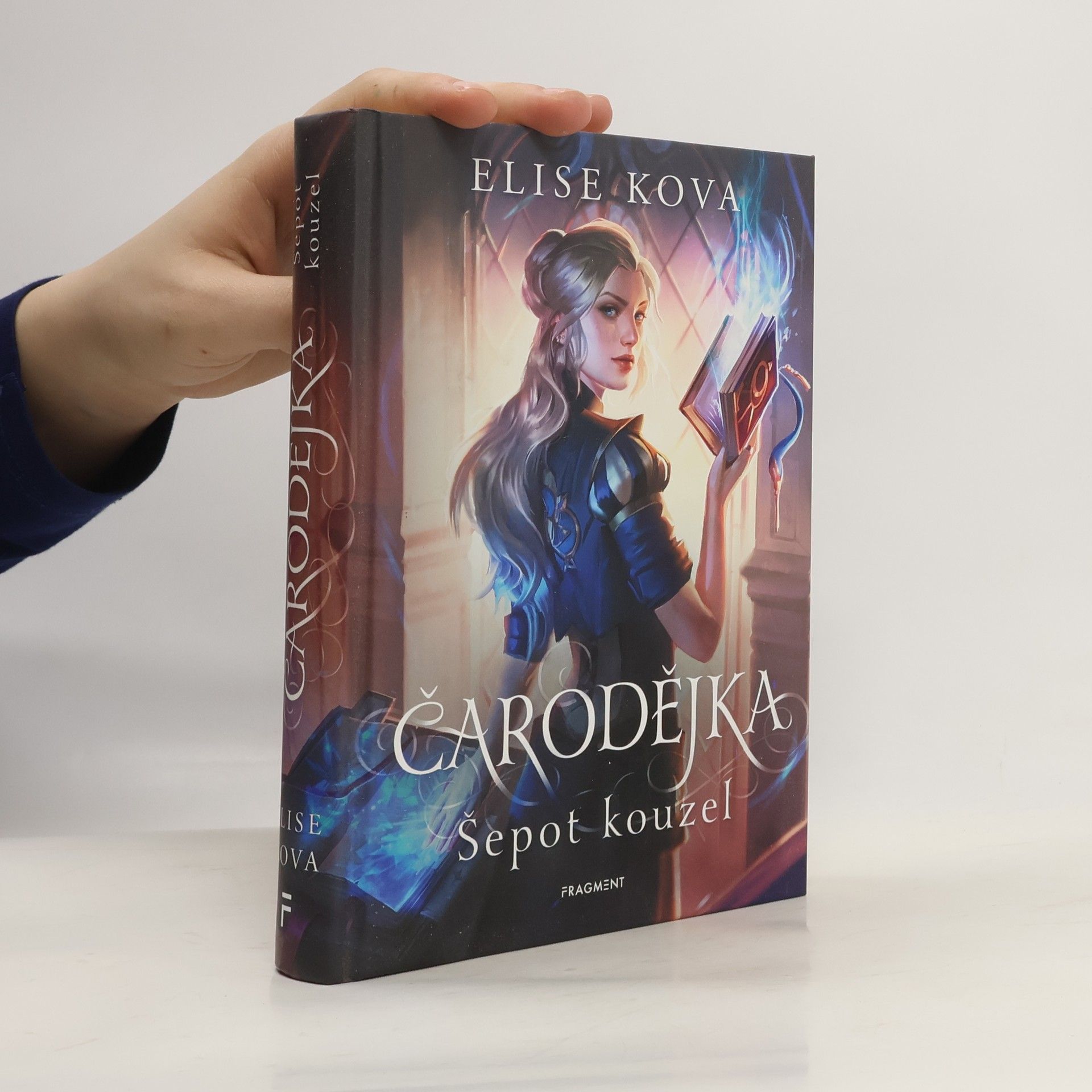 Elise Kova Čarodějka. Šepot kouzel