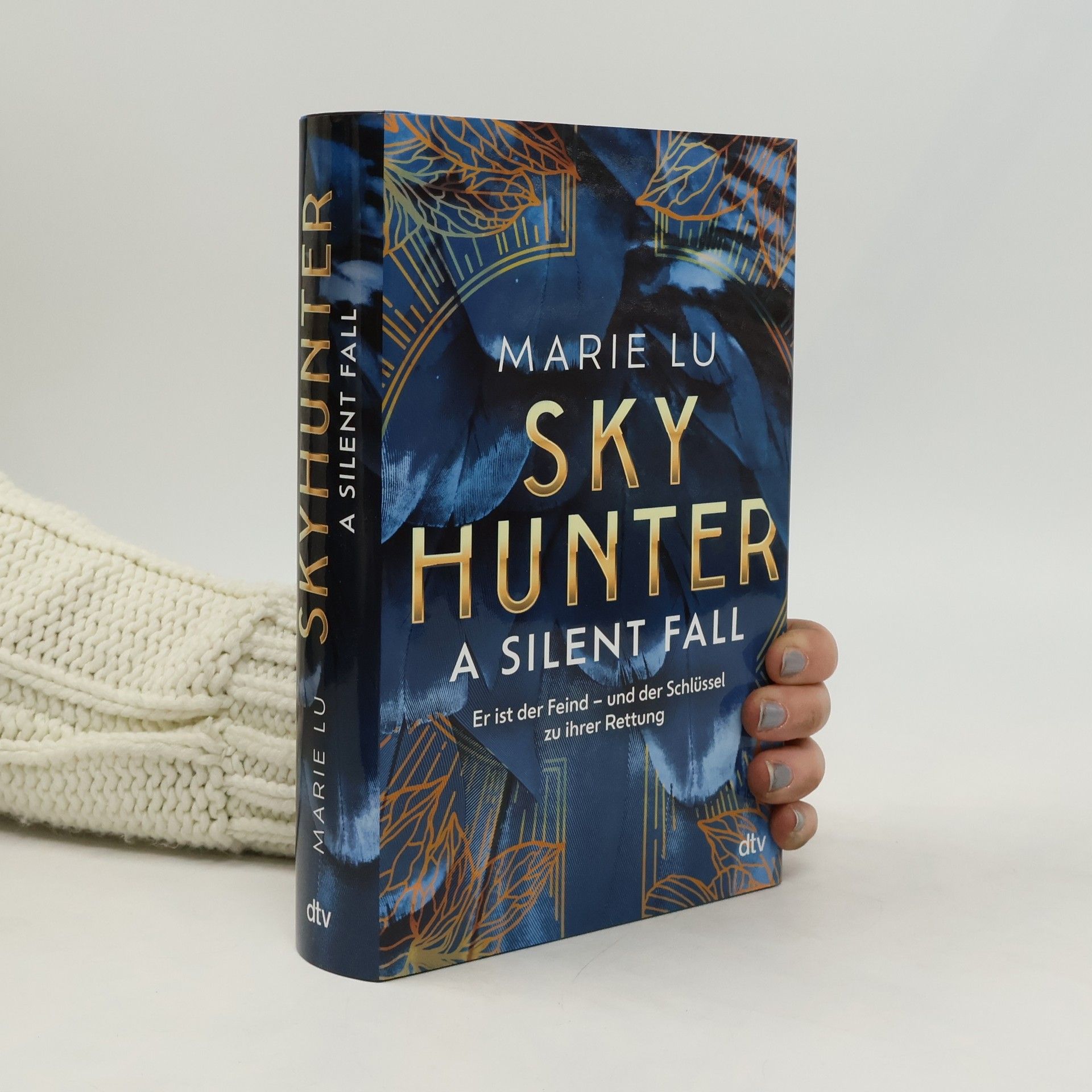 Marie Lu Skyhunter - A Silent Fall