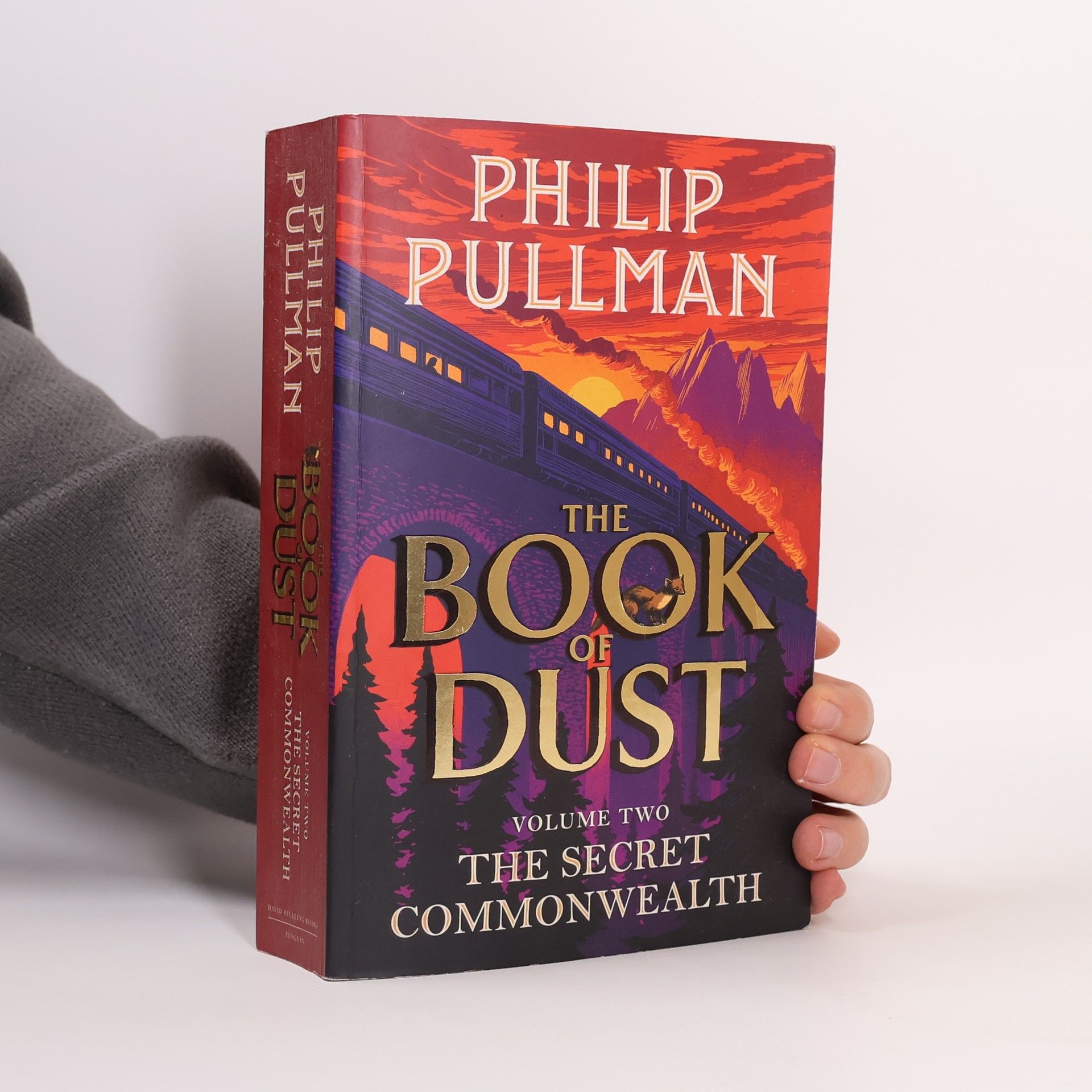 The book of dust. Volume two, The secret commonwealth