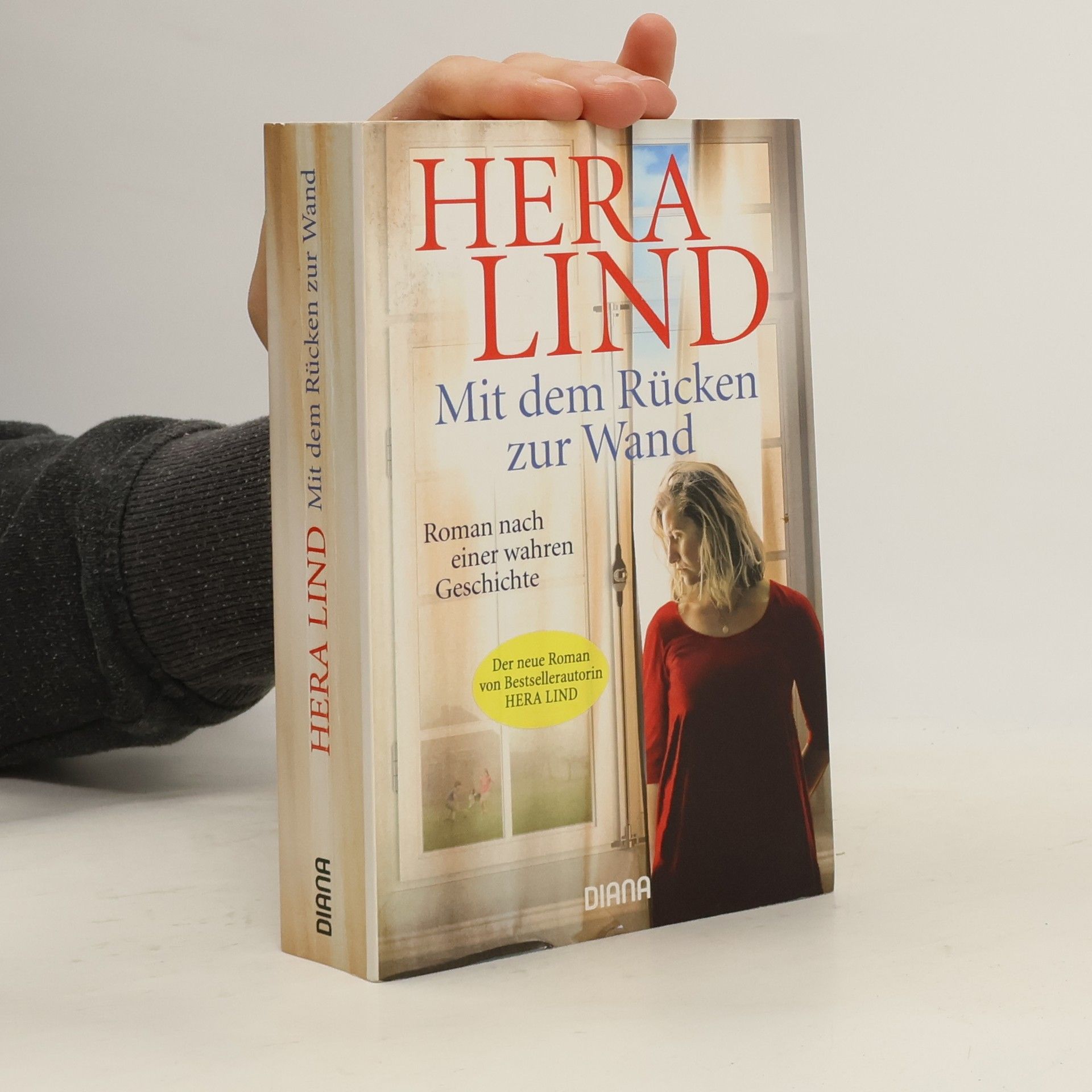 Mit dem Rücken zur Wand