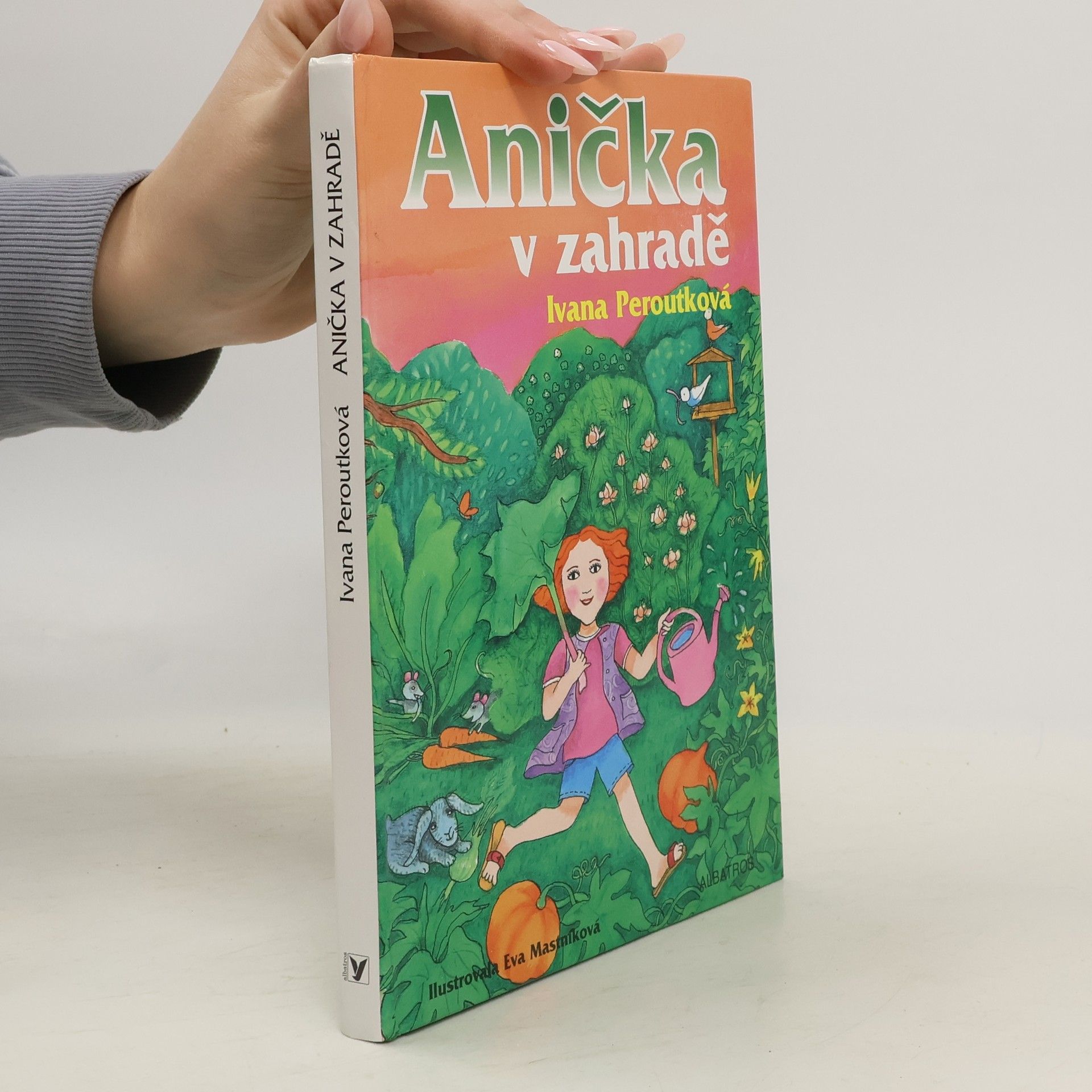 Ivana Peroutková Anička v zahradě