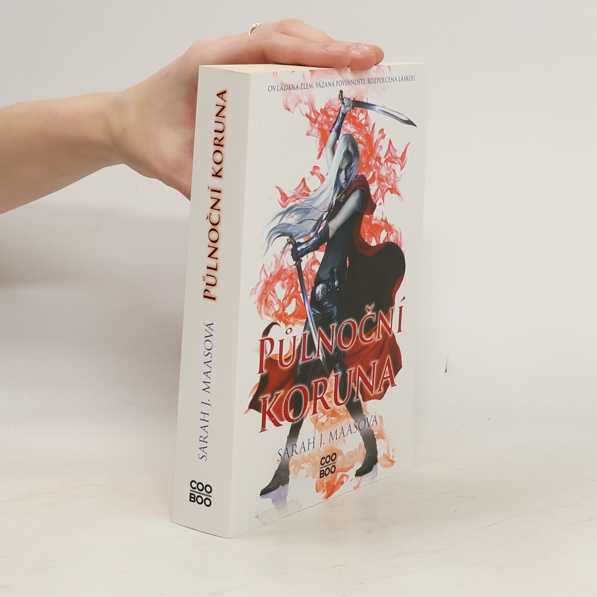 Sarah J. Maas Půlnoční koruna