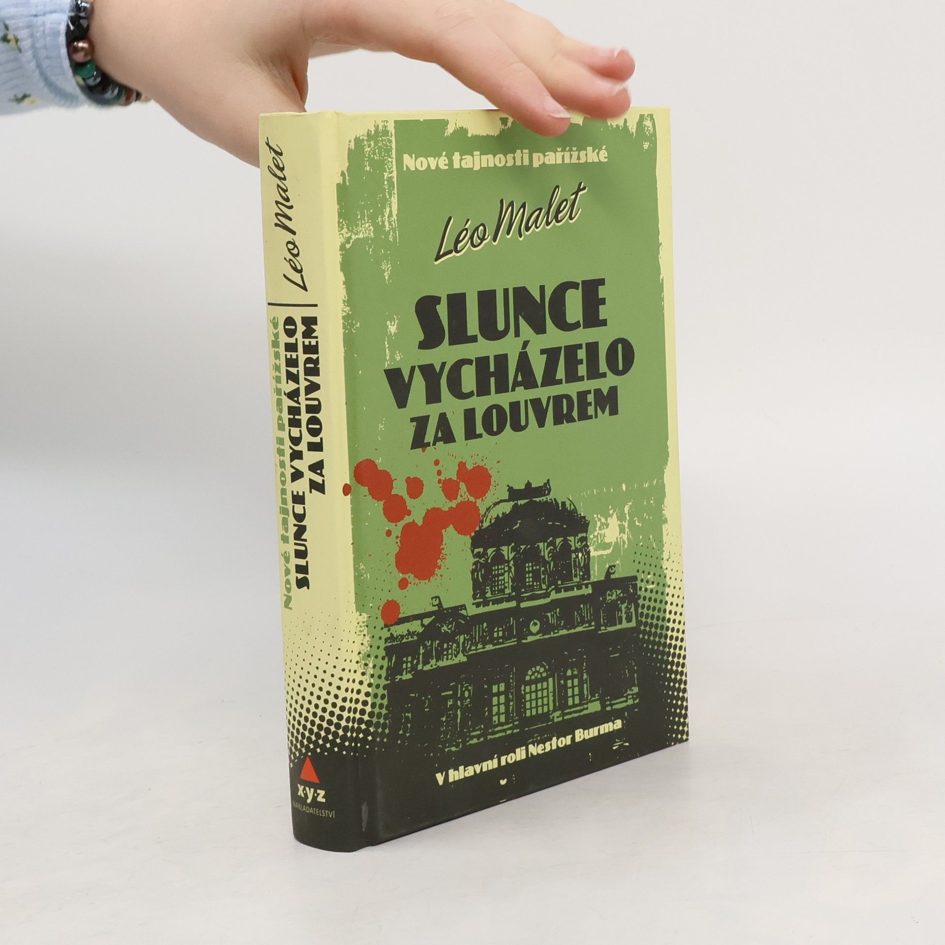 Slunce vycházelo za Louvrem