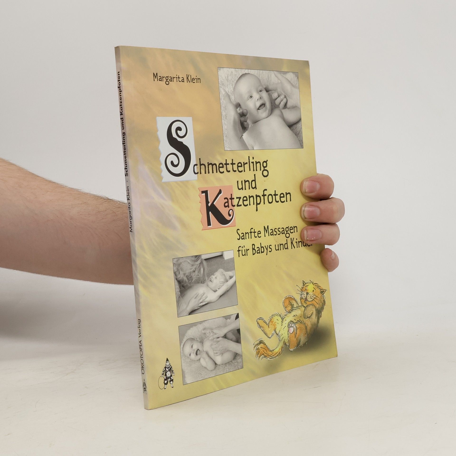 Schmetterling und Katzenpfoten