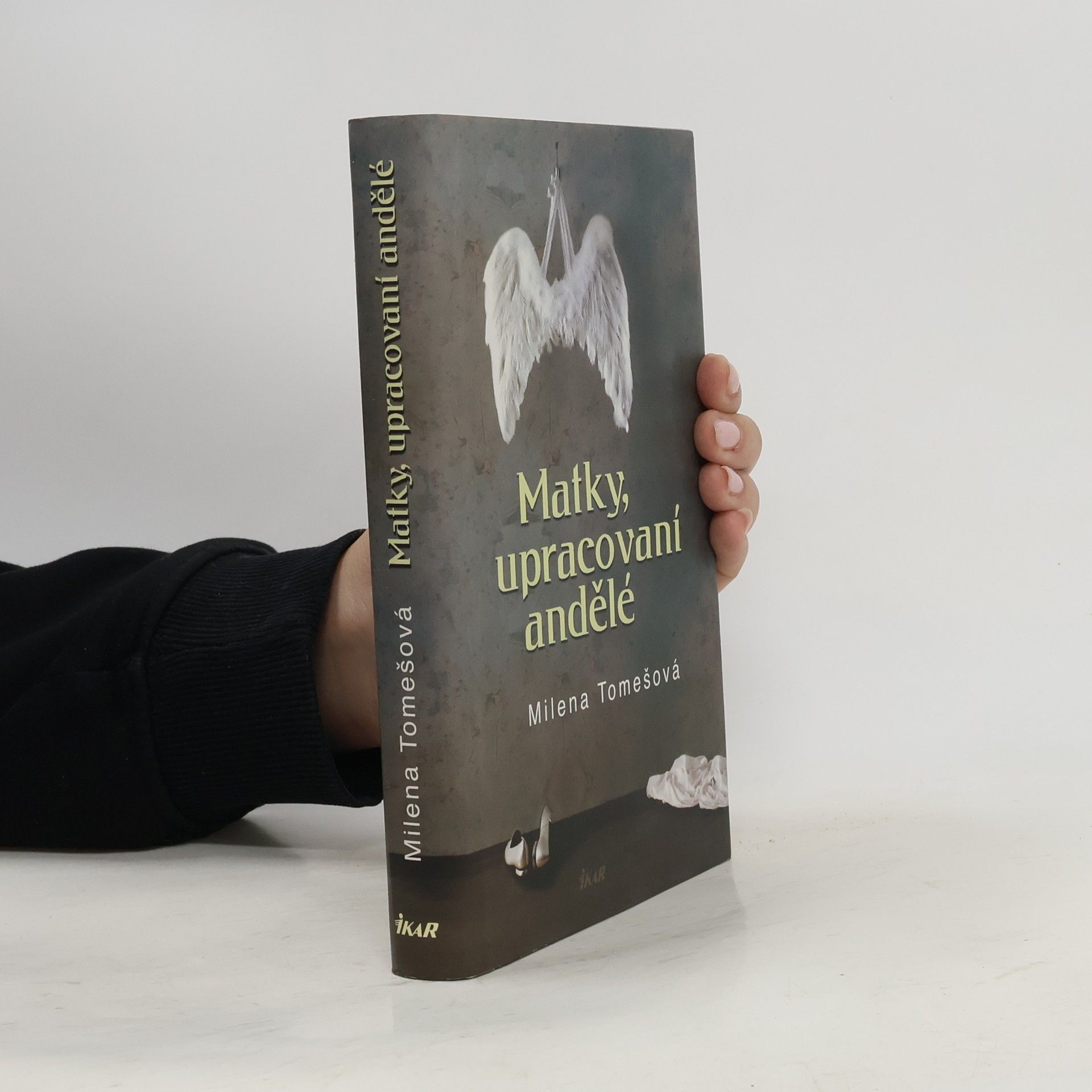 Matky, upracovaní andělé