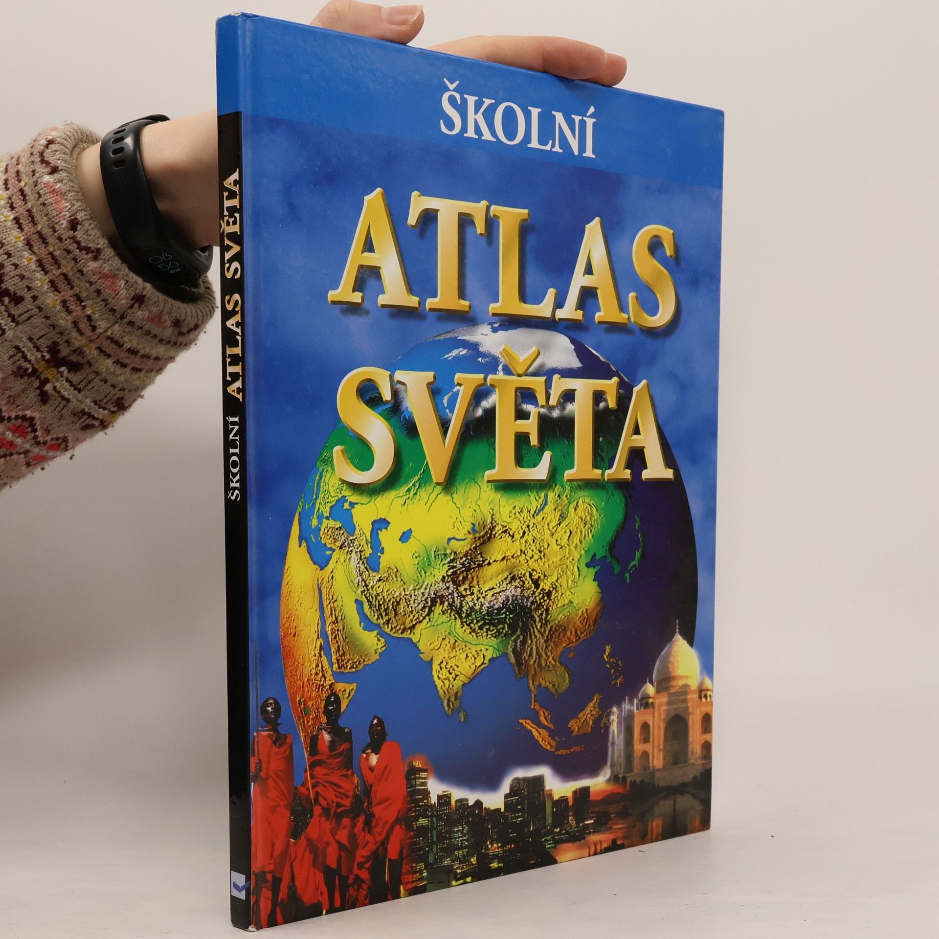 s.r.o Svojtka § Co. Školní atlas světa