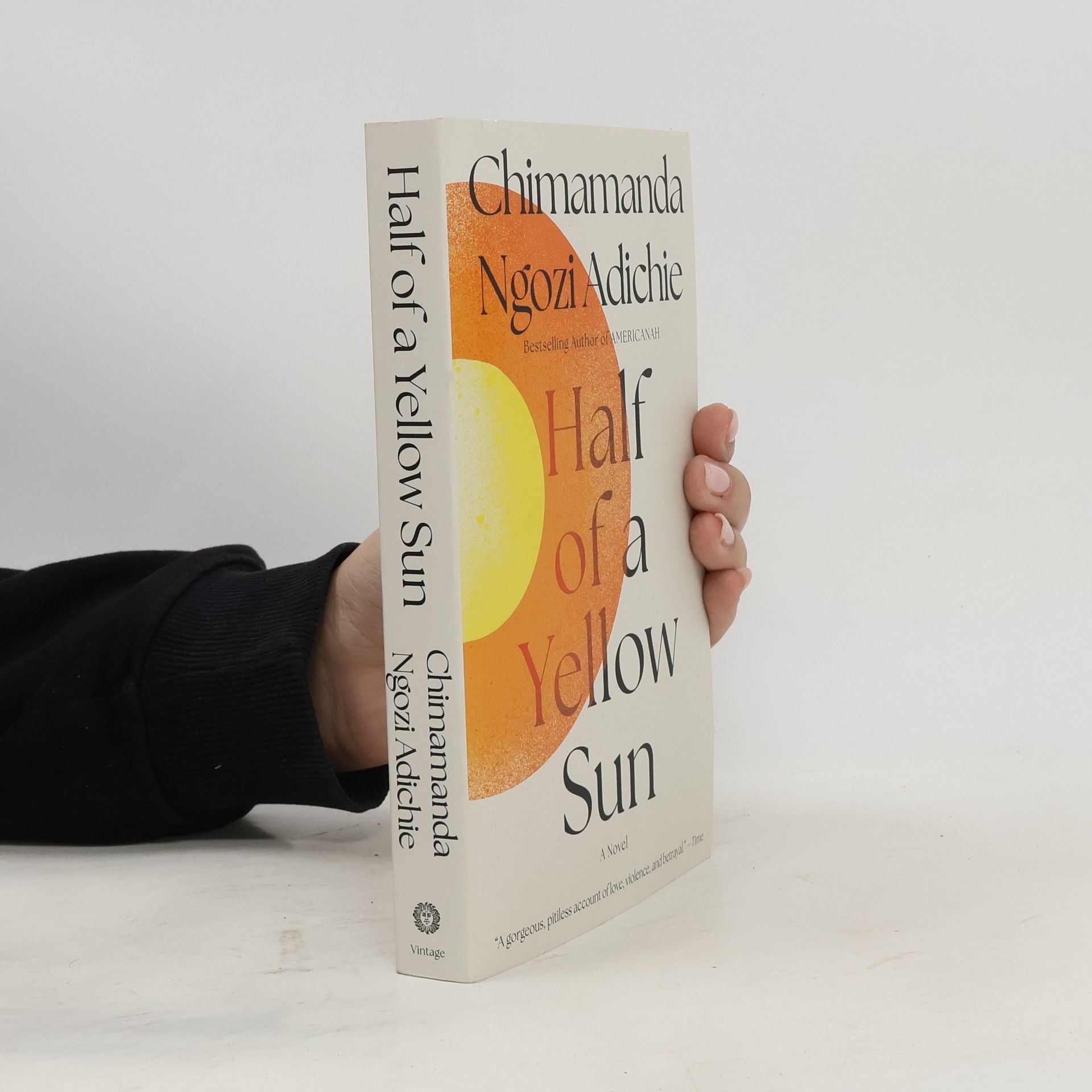 Chi­ma­man­da Ngo­zi Adi­chieová Half of a Yellow Sun