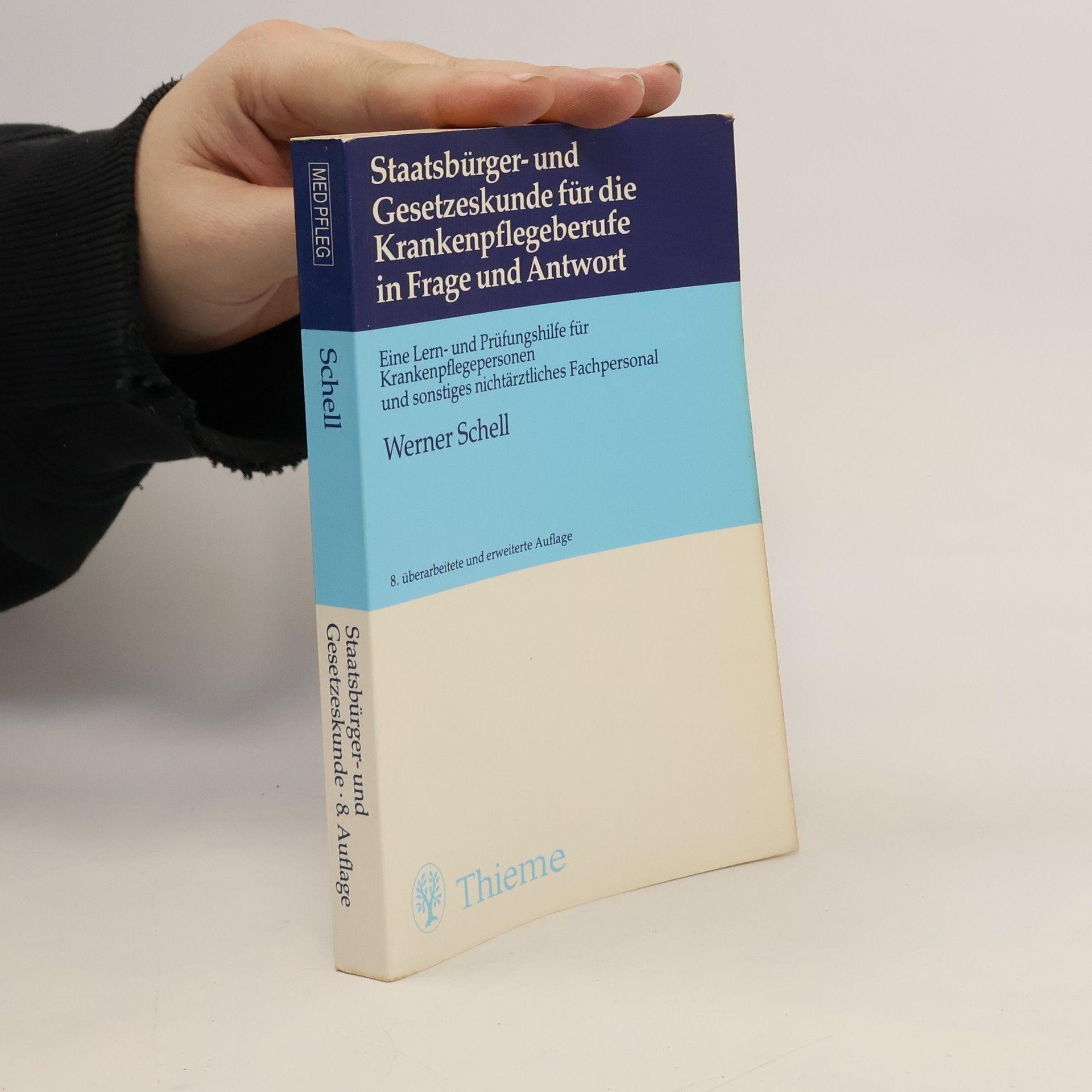 Staatsbürger- und Gesetzeskunde für die Krankenpflegeberufe in Frage und Antwort