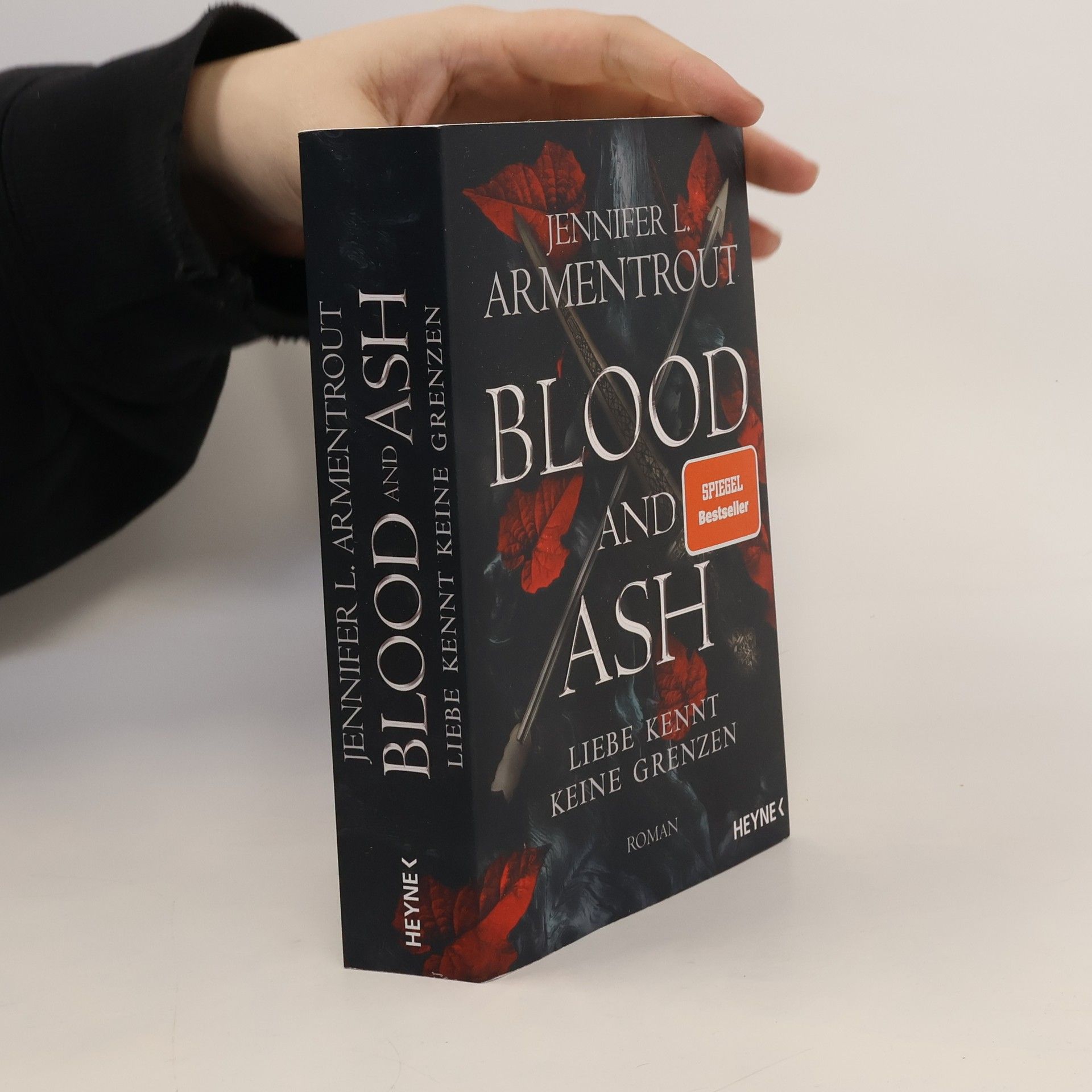 Jennifer Armentrout Blood and Ash