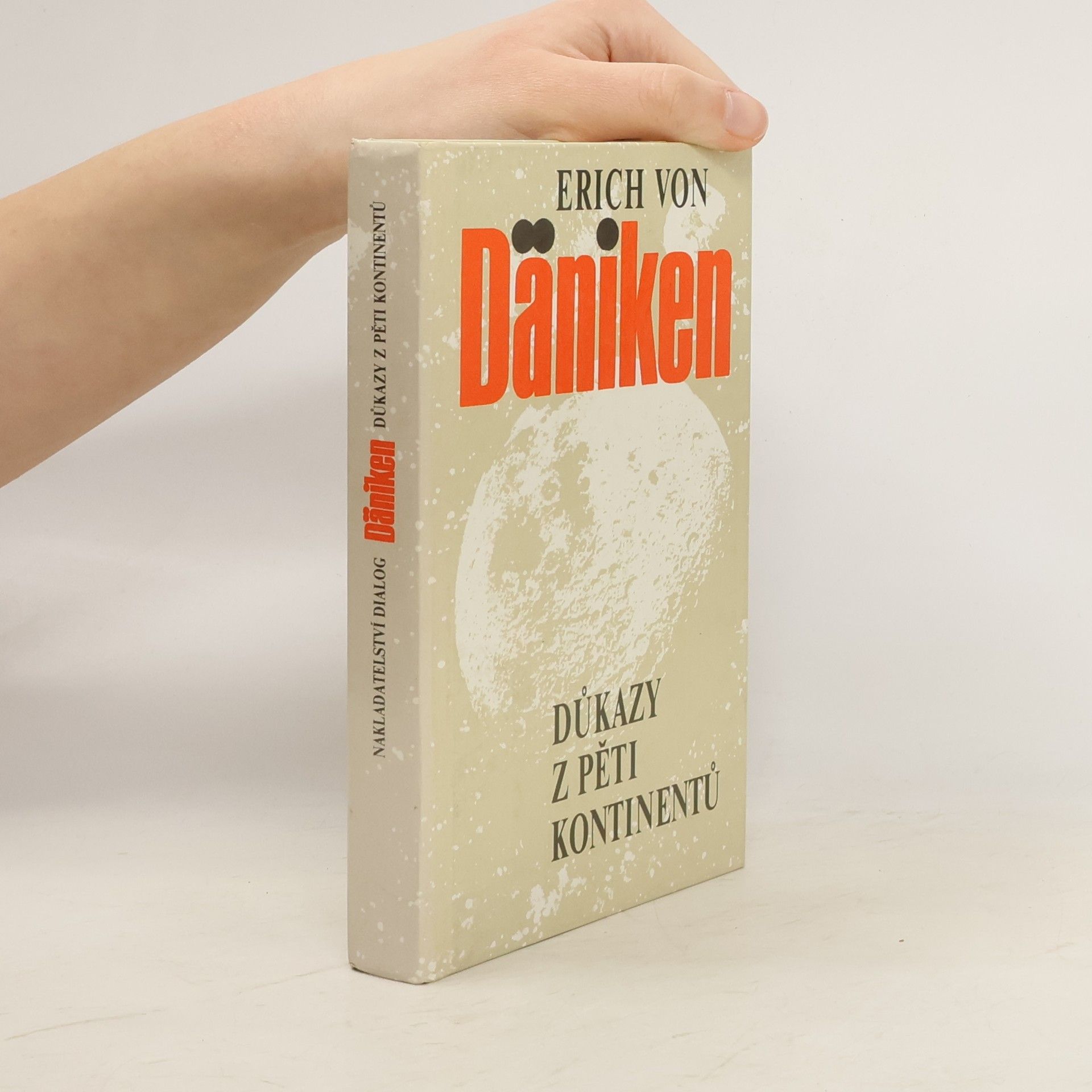 Erich von Däniken Důkazy z pěti kontinentů