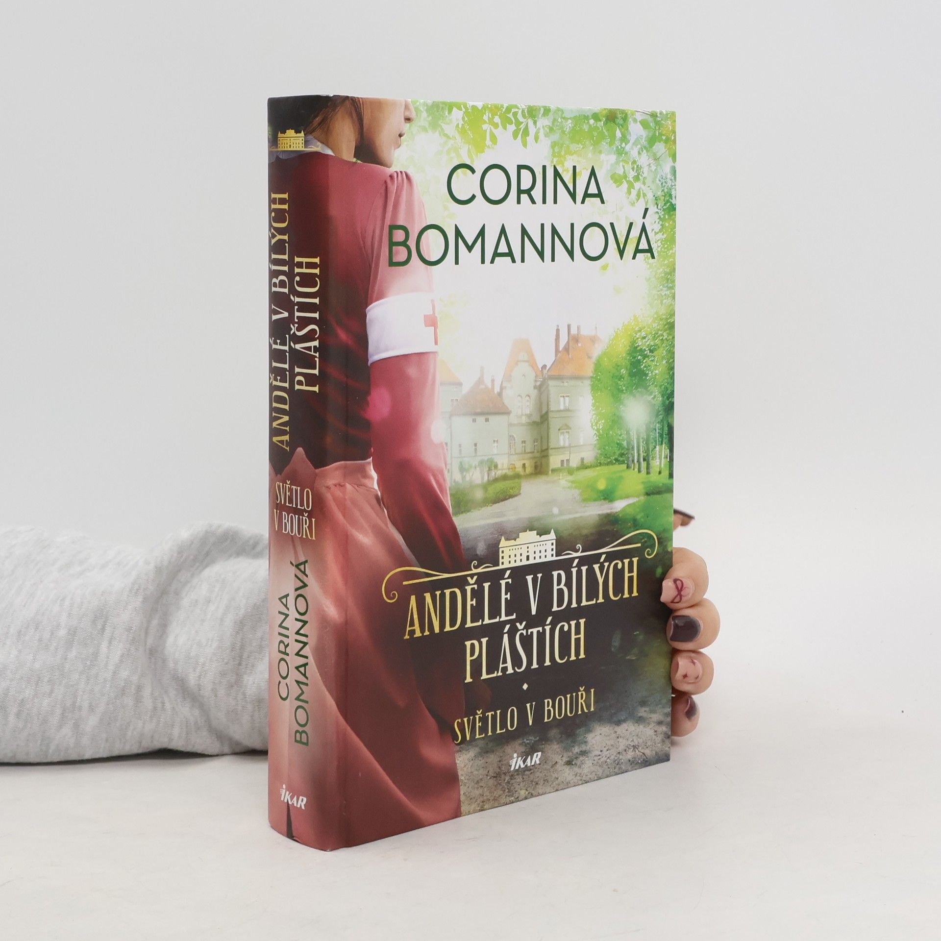 Corina Bomann Andělé v bílých pláštích