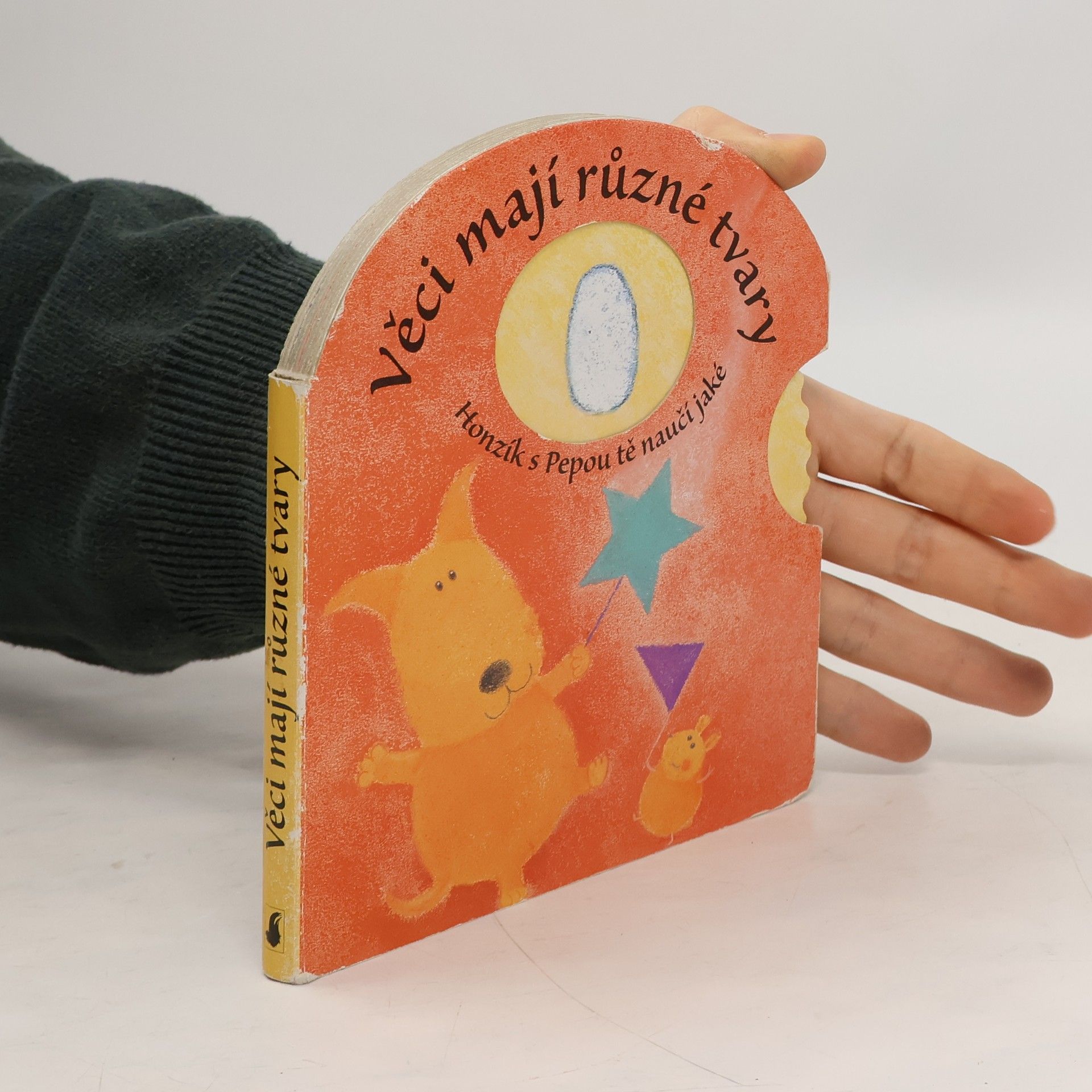 Věci mají různé tvary. Honzík s Pepou tě naučí jaké (interaktivní kniha)