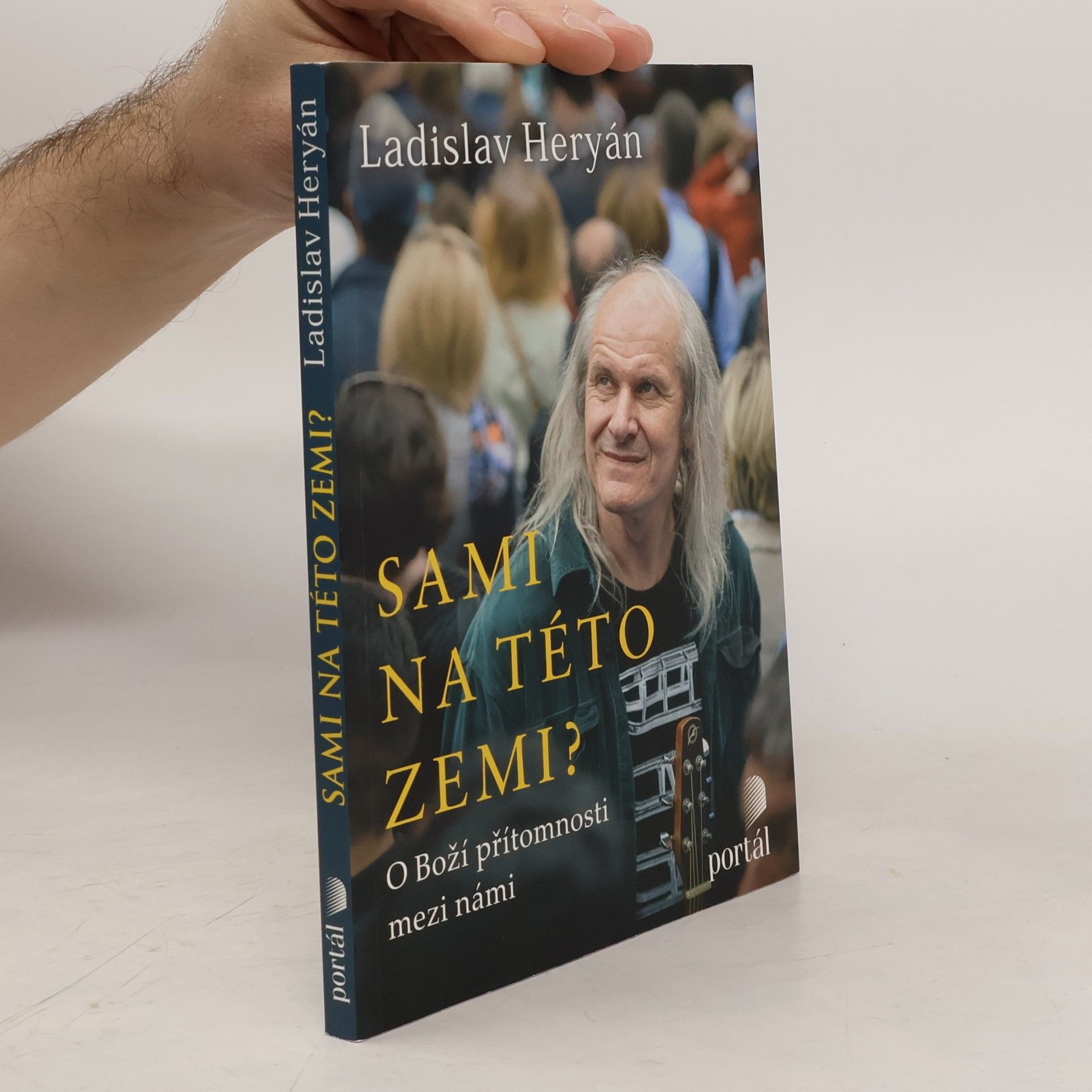 Sami na této zemi? O Boží přítomnosti mezi námi