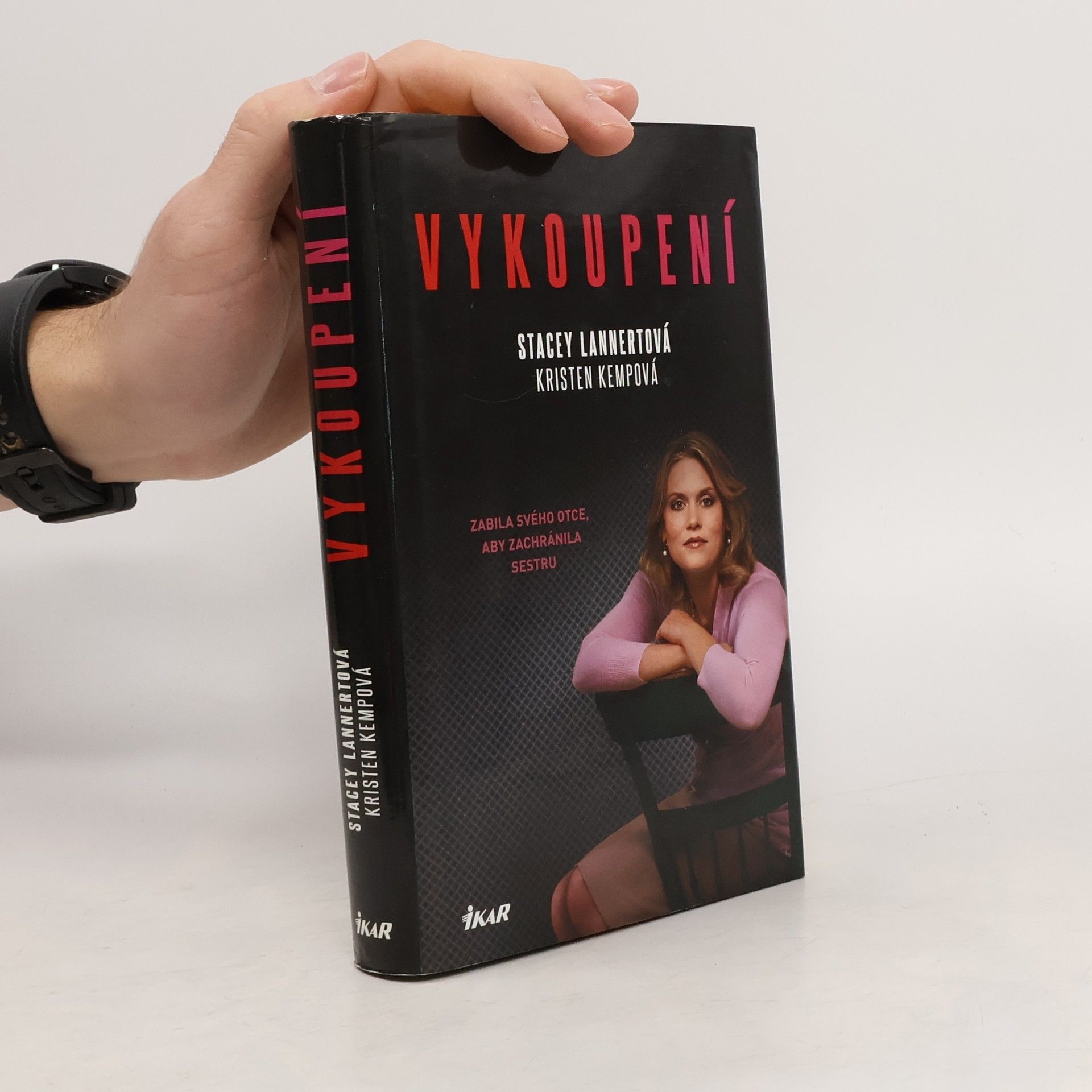 Vykoupení : zabila svého otce, aby zachránila sestru