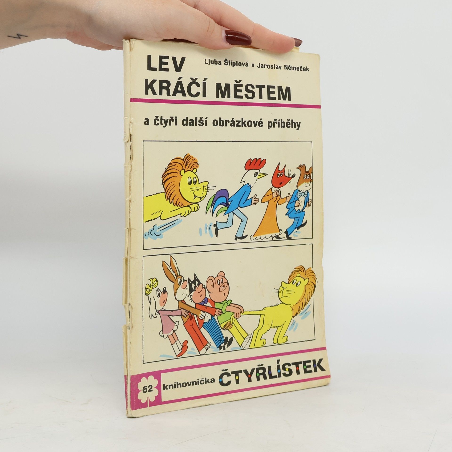 Jaroslav Němeček Čtyřlístek 62. Lev kráčí městem