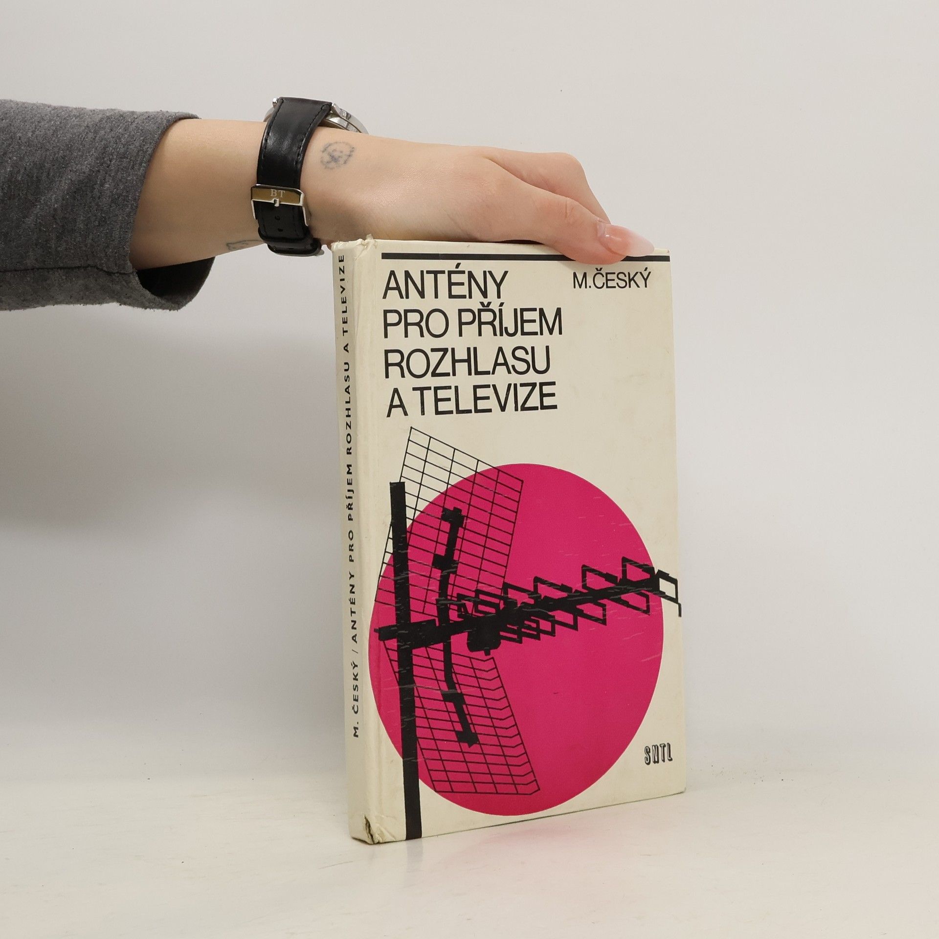 Antény pro příjem rozhlasu a televize