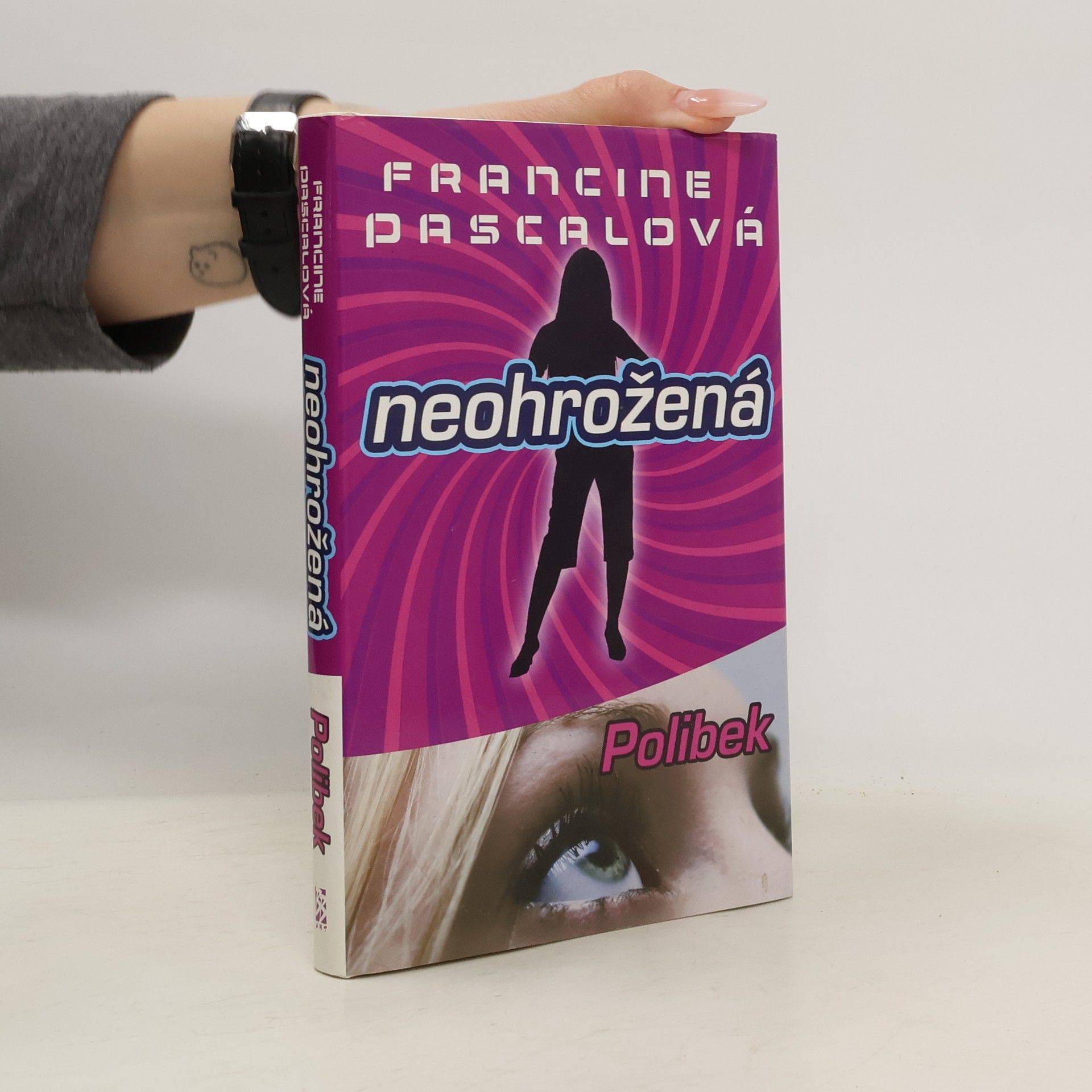 Neohrožená. Polibek