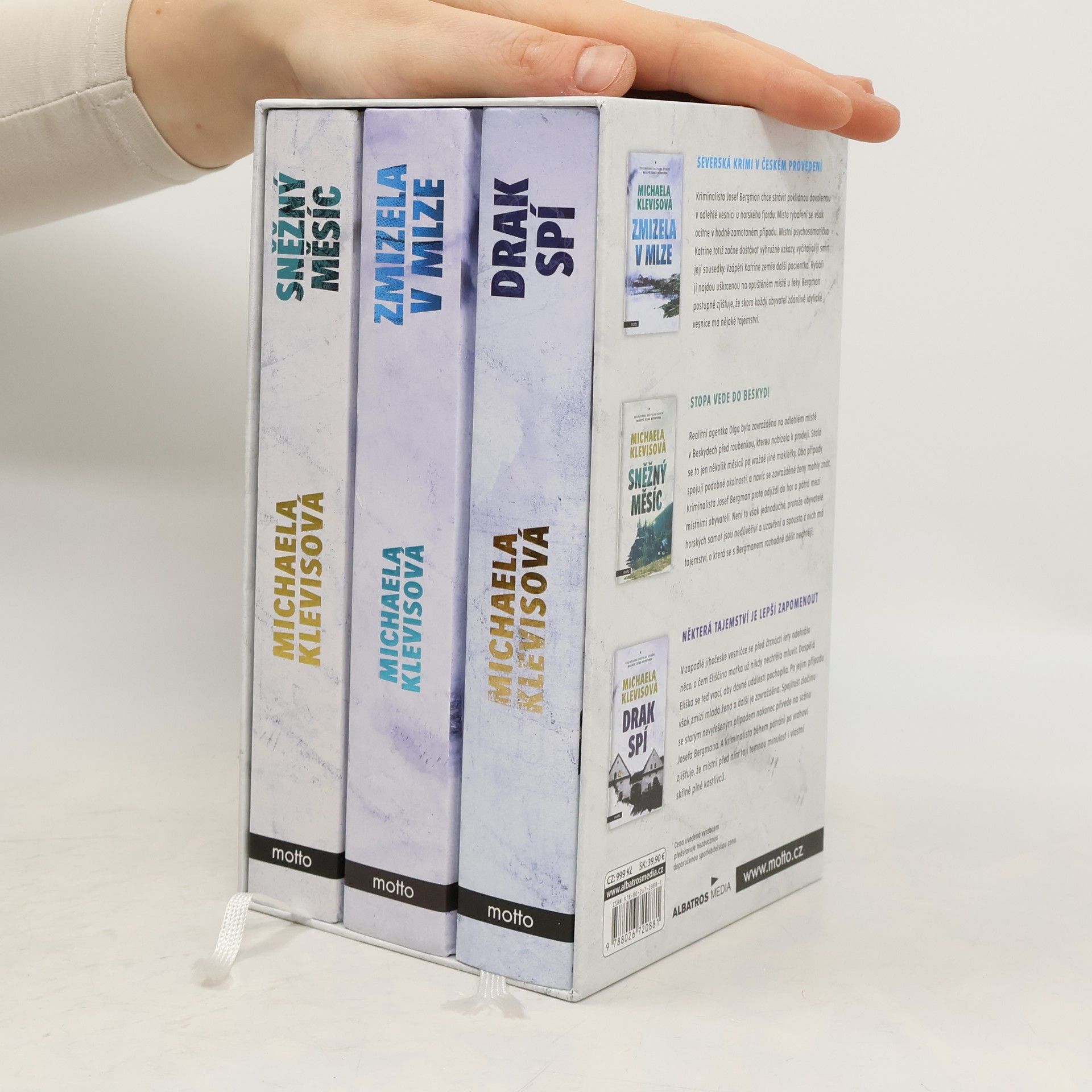 Michaela Klevisová Zmizela v mlze, Sněžný měsíc, Drak spí