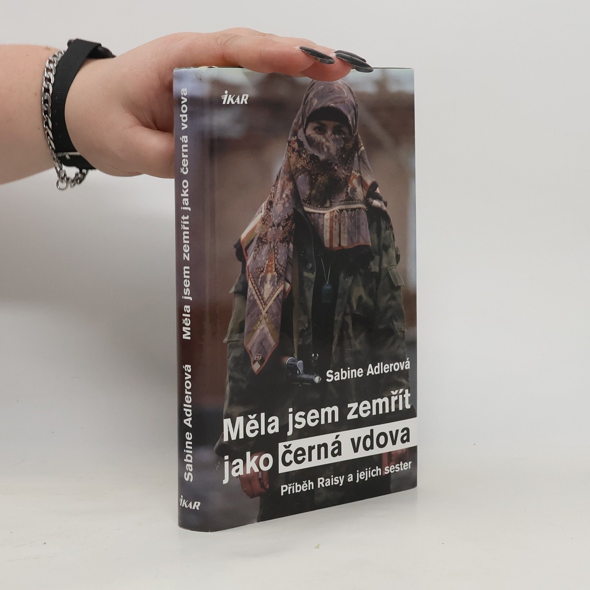 Sabine Adler Měla jsem zemřít jako černá vdova