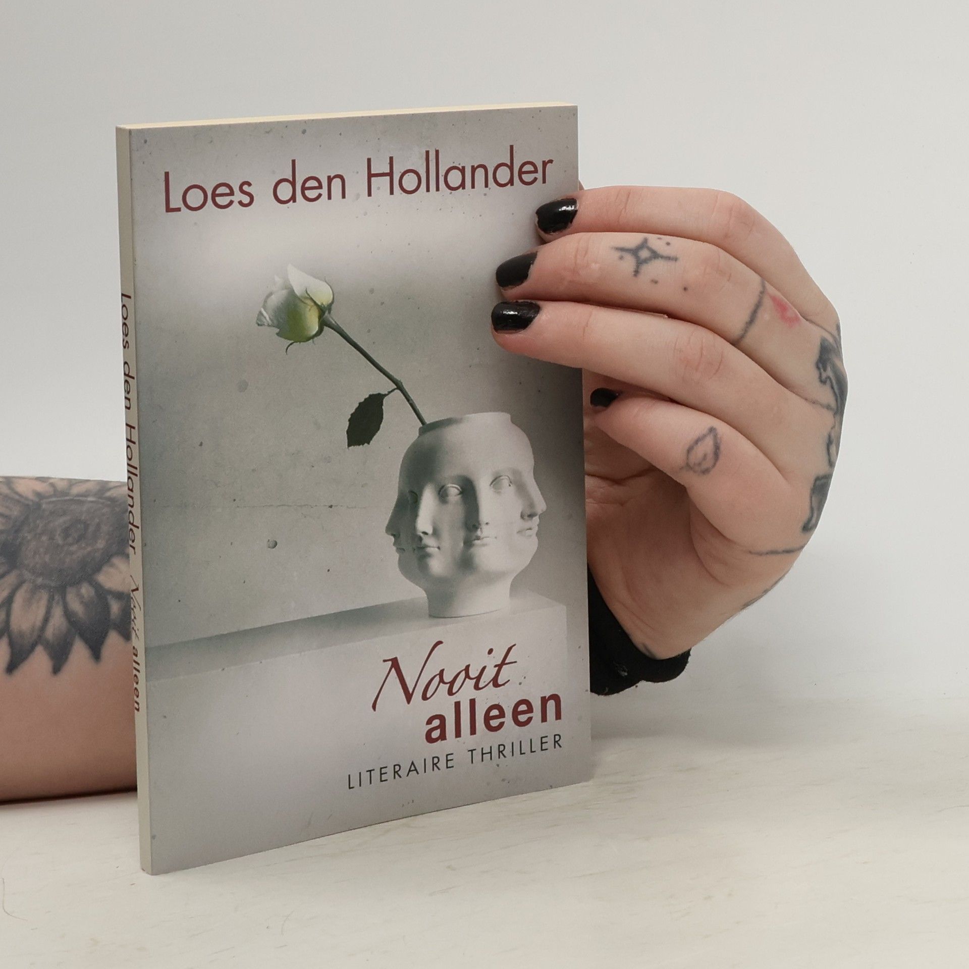Loes den Hollander Nooit alleen