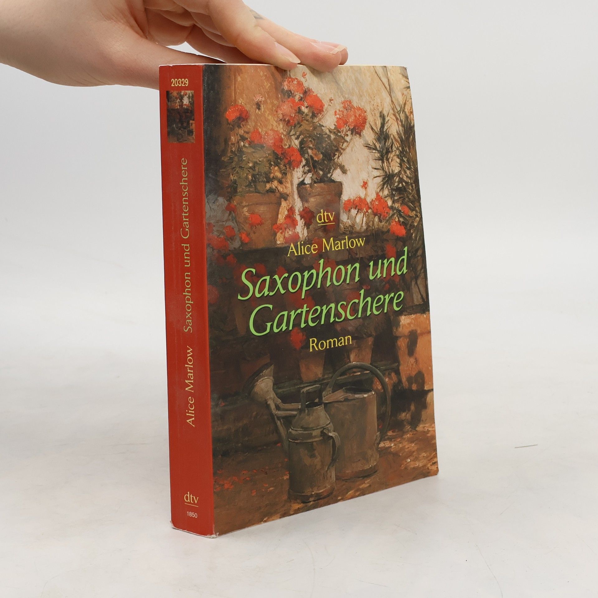 Alice Marlow Saxophon und Gartenschere