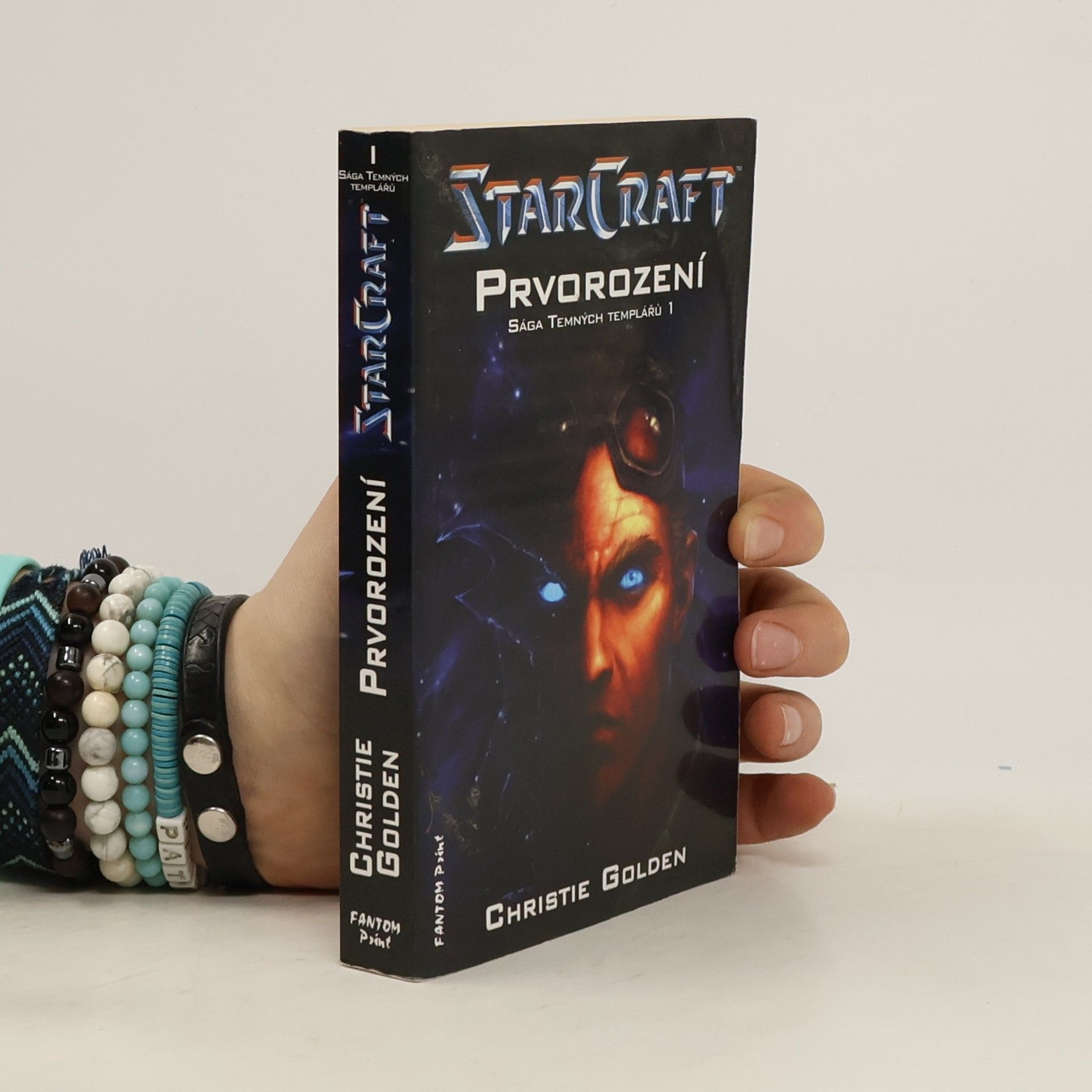 Christie Golden Sága temných templářů. 1. díl, Prvorození