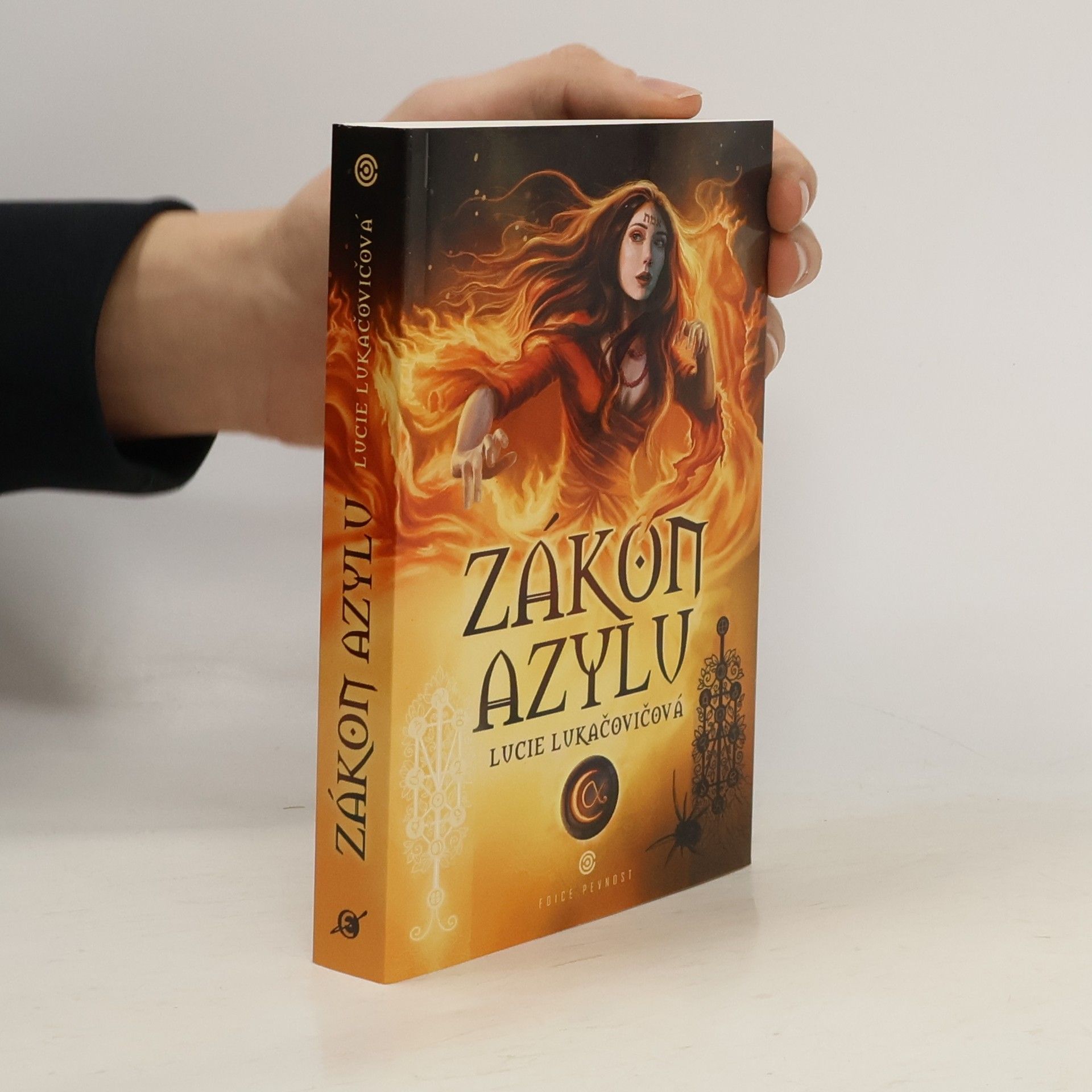 Lucie Lukačovičová Zákon azylu