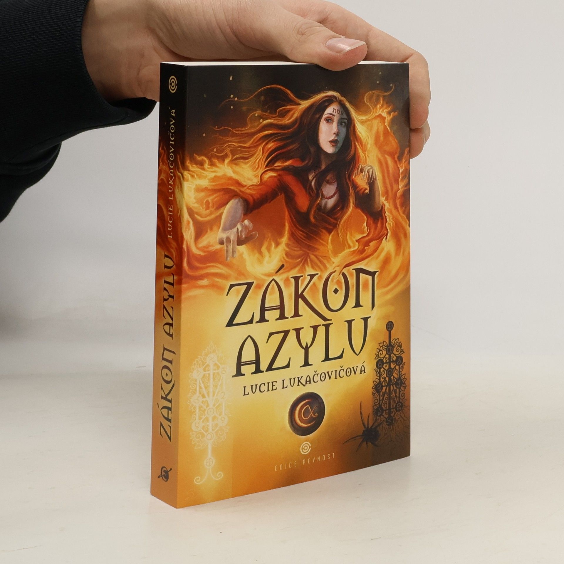 Lucie Lukačovičová Zákon azylu