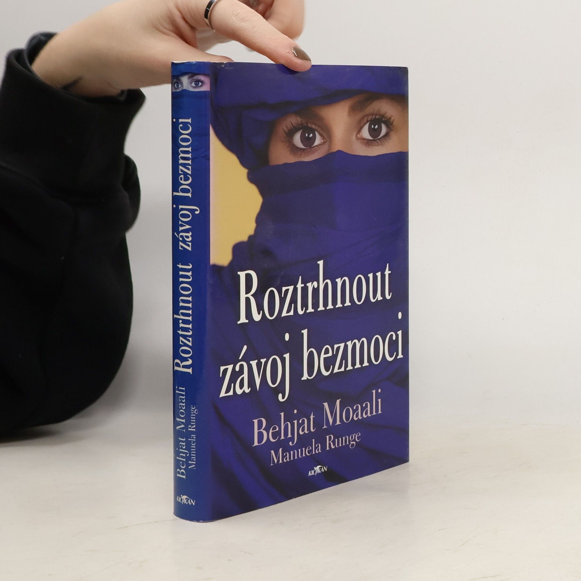 Behjat Moaali Roztrhnout závoj bezmoci
