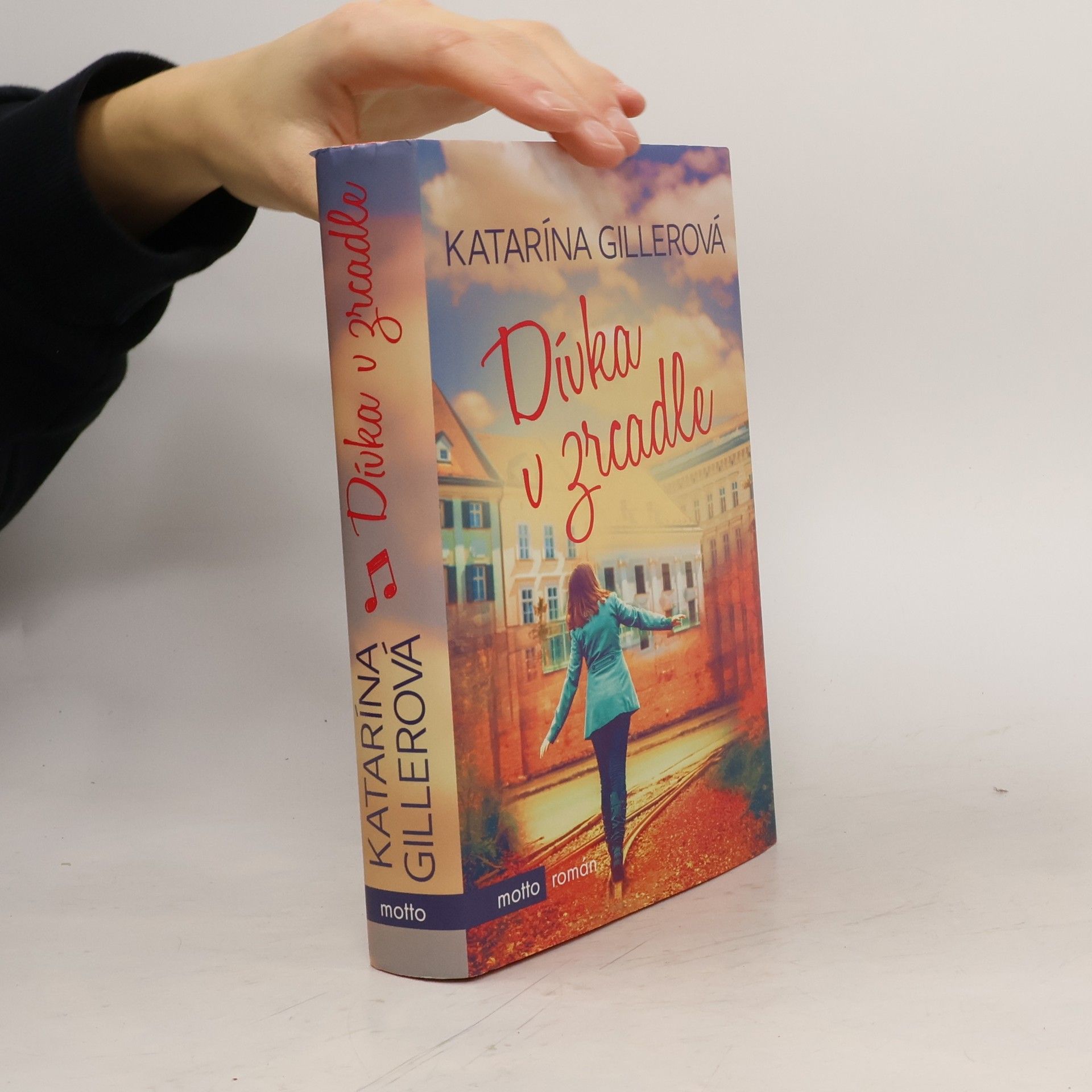 Gillerová Katarína Dívka v zrcadle