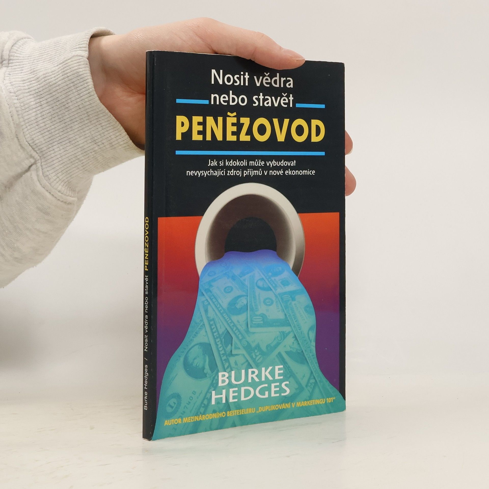 Nosit vědra nebo stavět penězovod