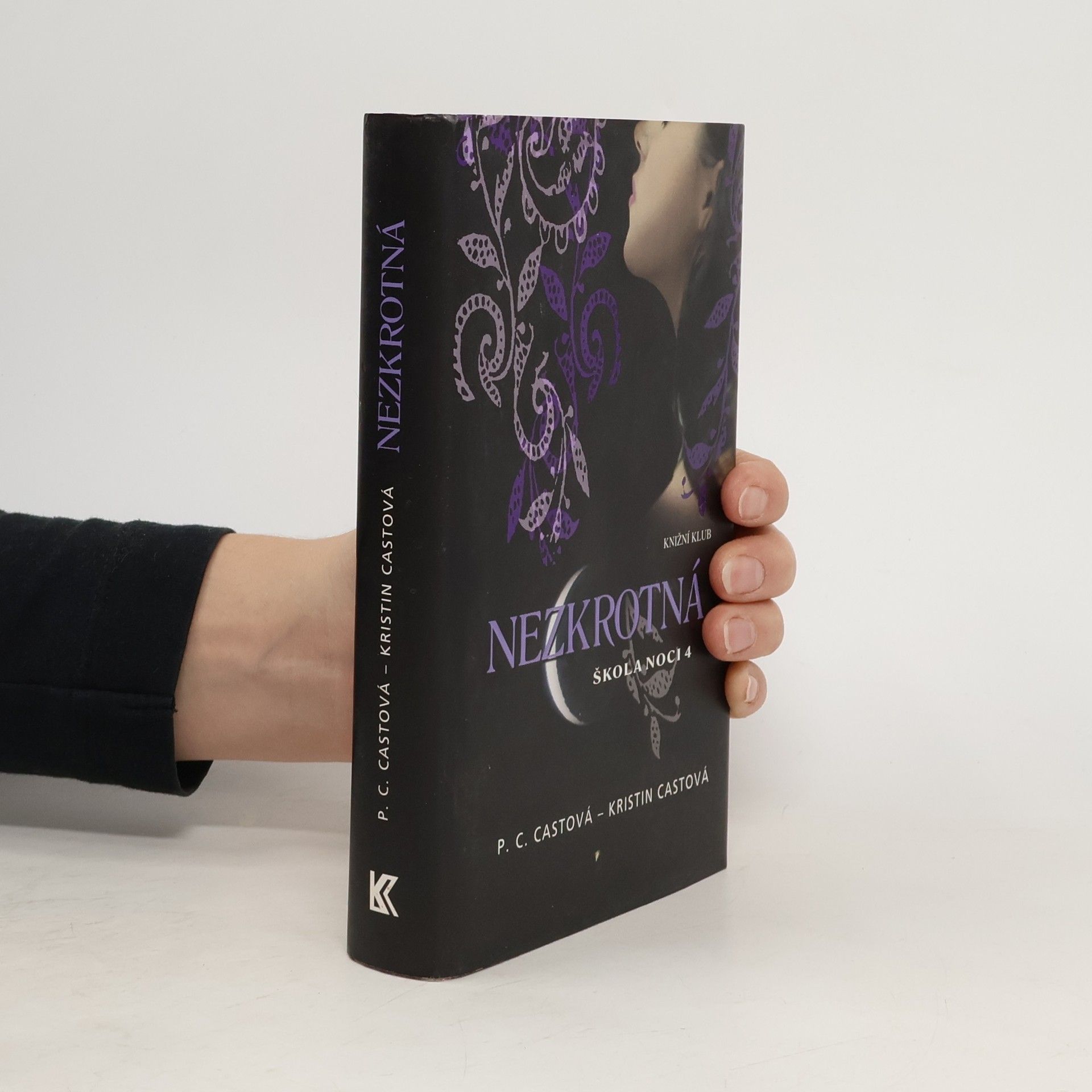 Phyllis Christine Cast Škola noci. 4, Nezkrotná