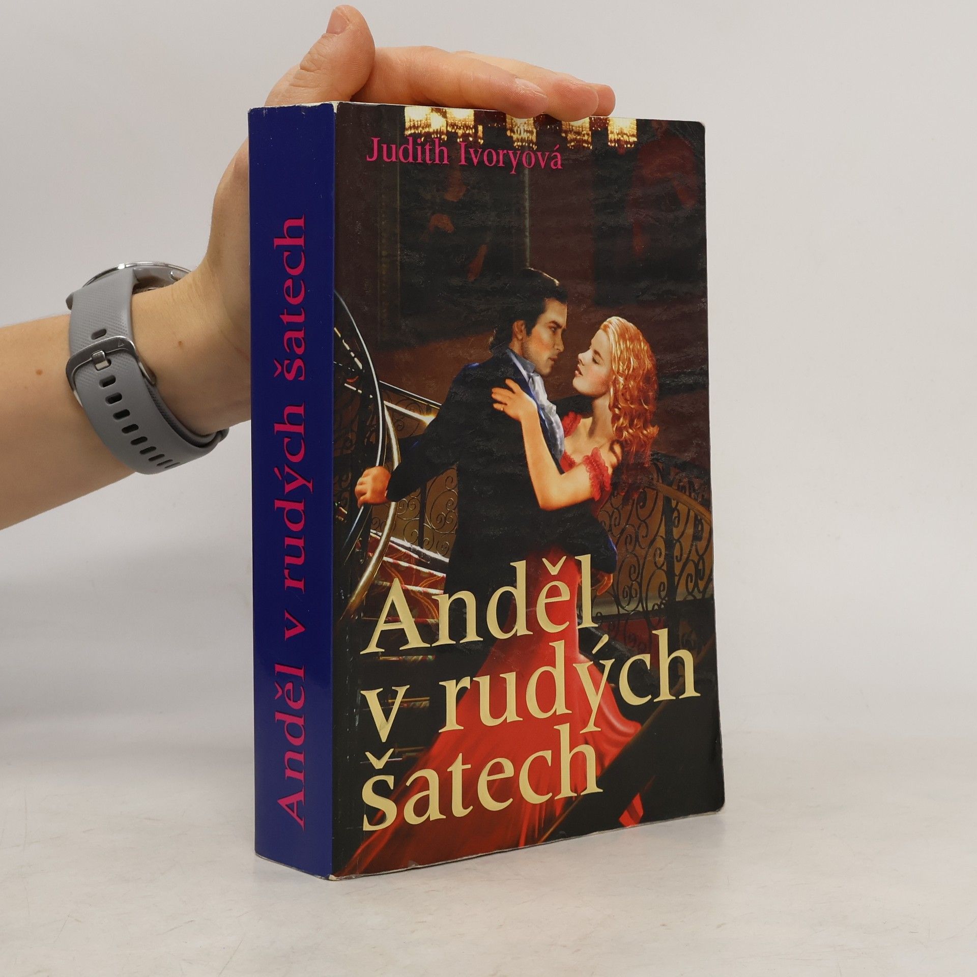 Judith Ivory Anděl v rudých šatech