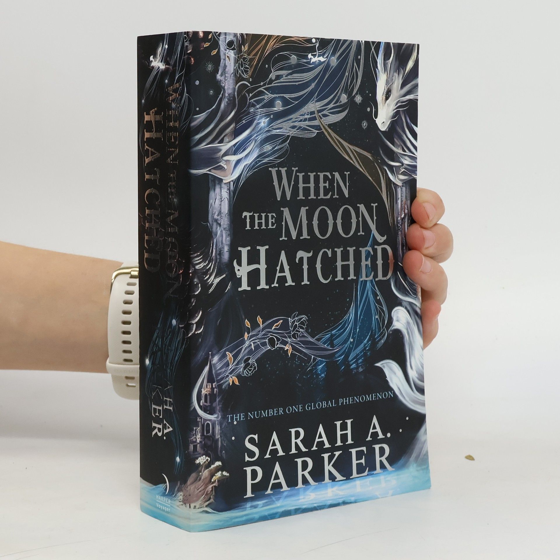 When the Moon Hatched (The Moonfall Series, Book 1)