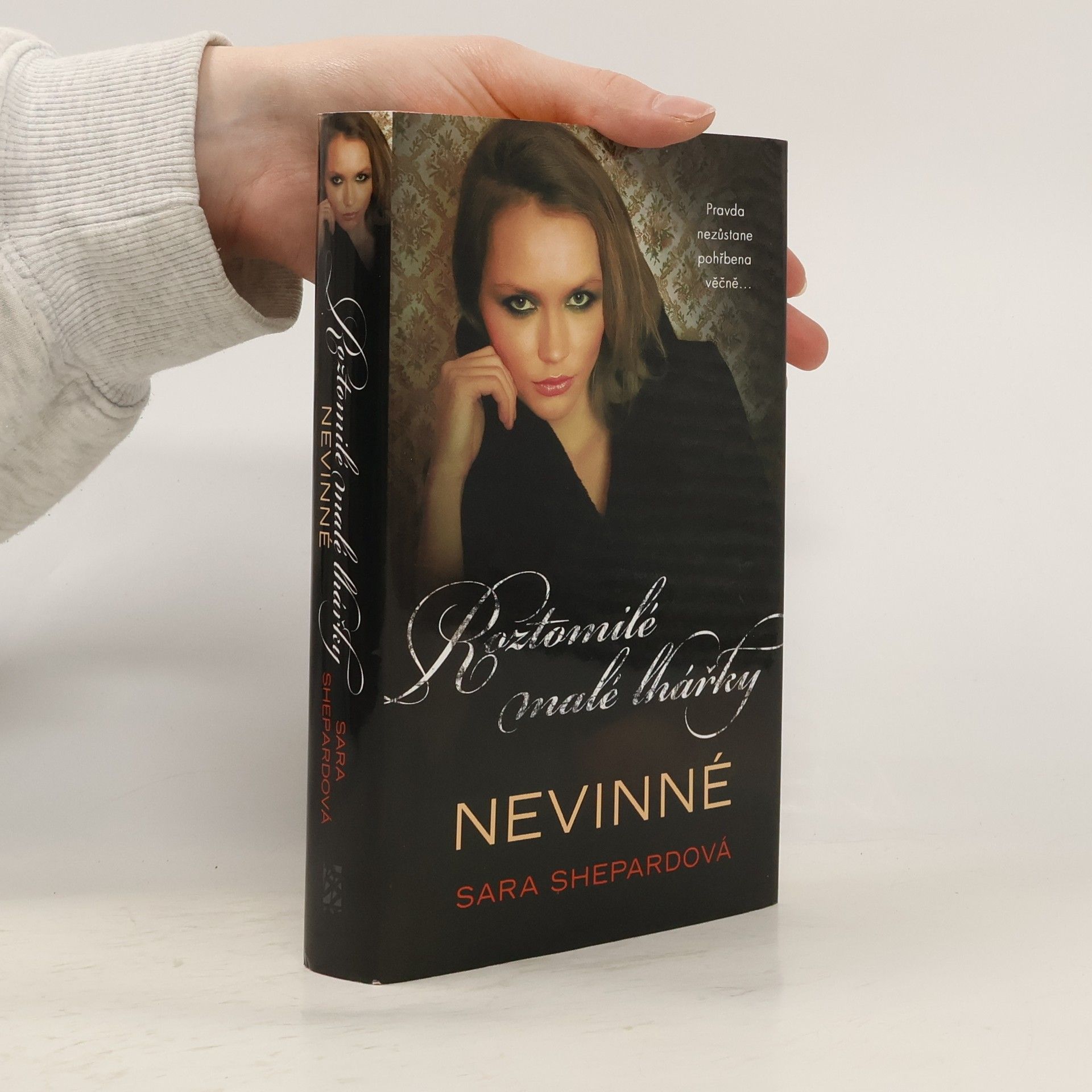 Sara Shepard Roztomilé malé lhářky. Nevinné