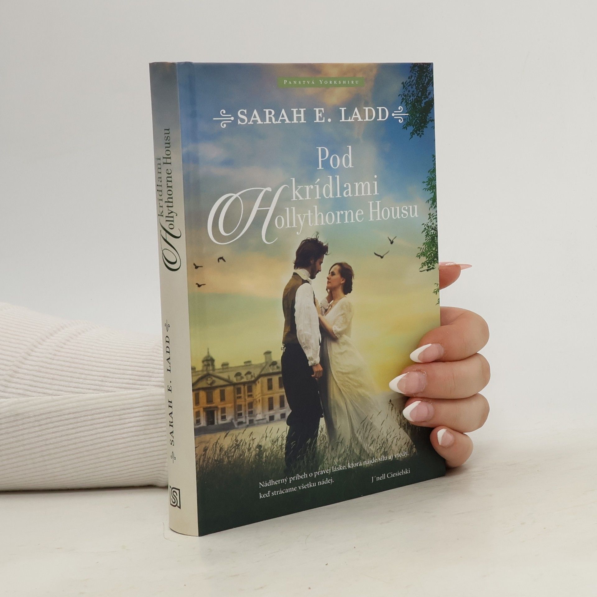 Pod krídlami Hollythorne House