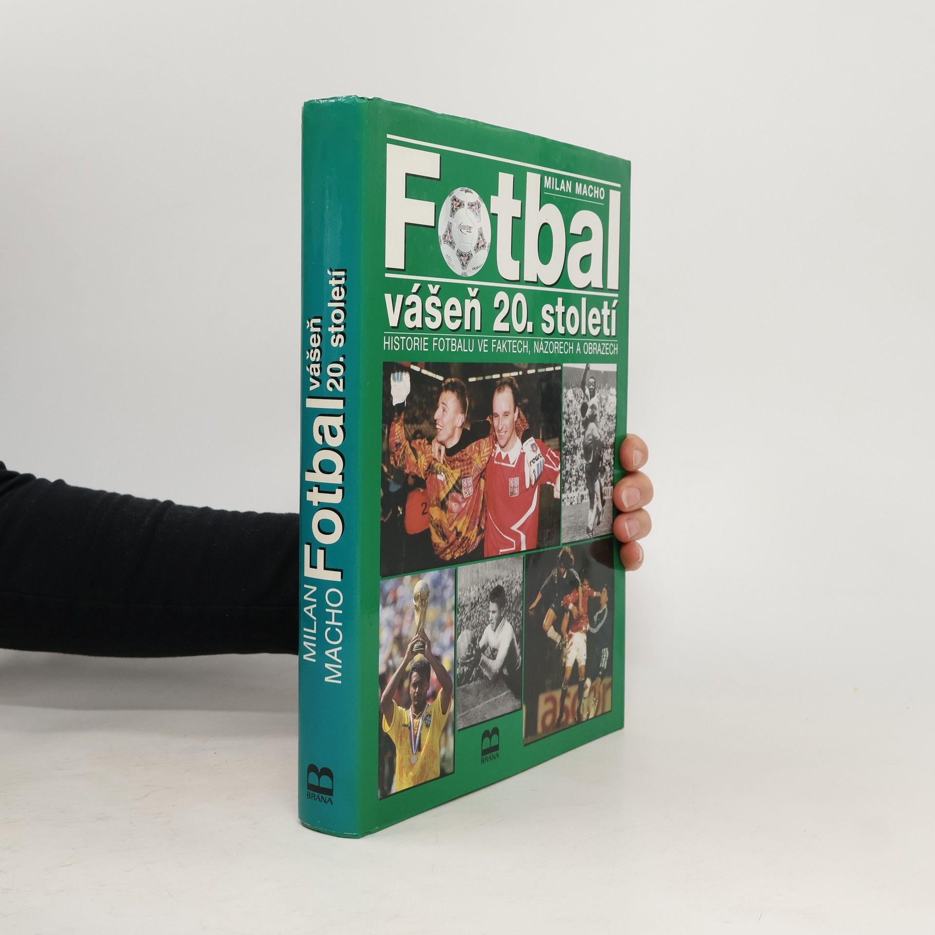 Milan Macho Fotbal. Vášeň 20. století