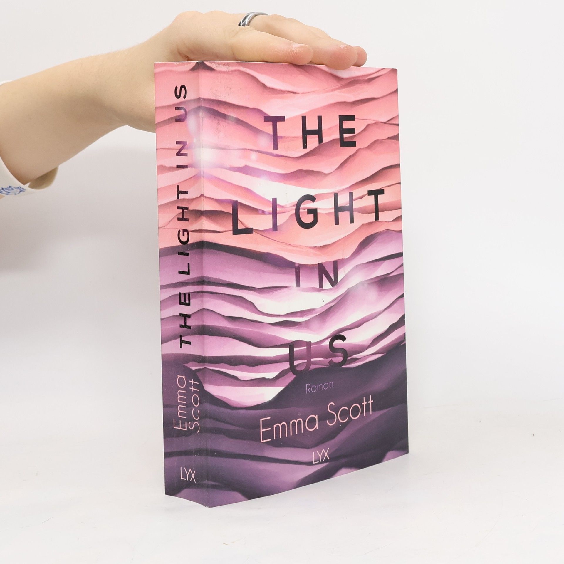 Emma Scott The light in us