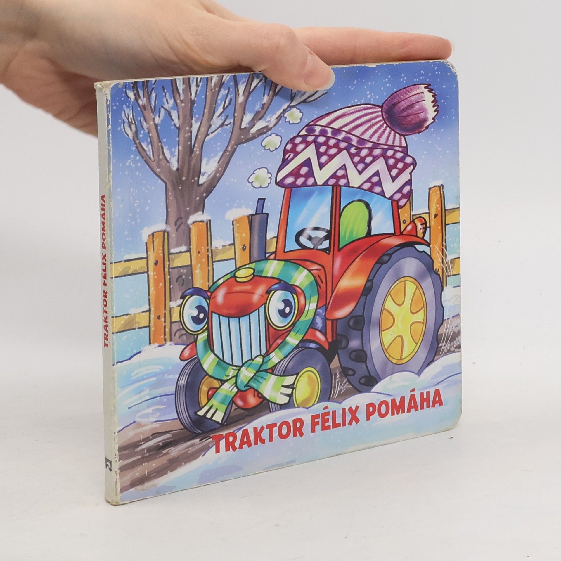 Traktor Félix pomáha