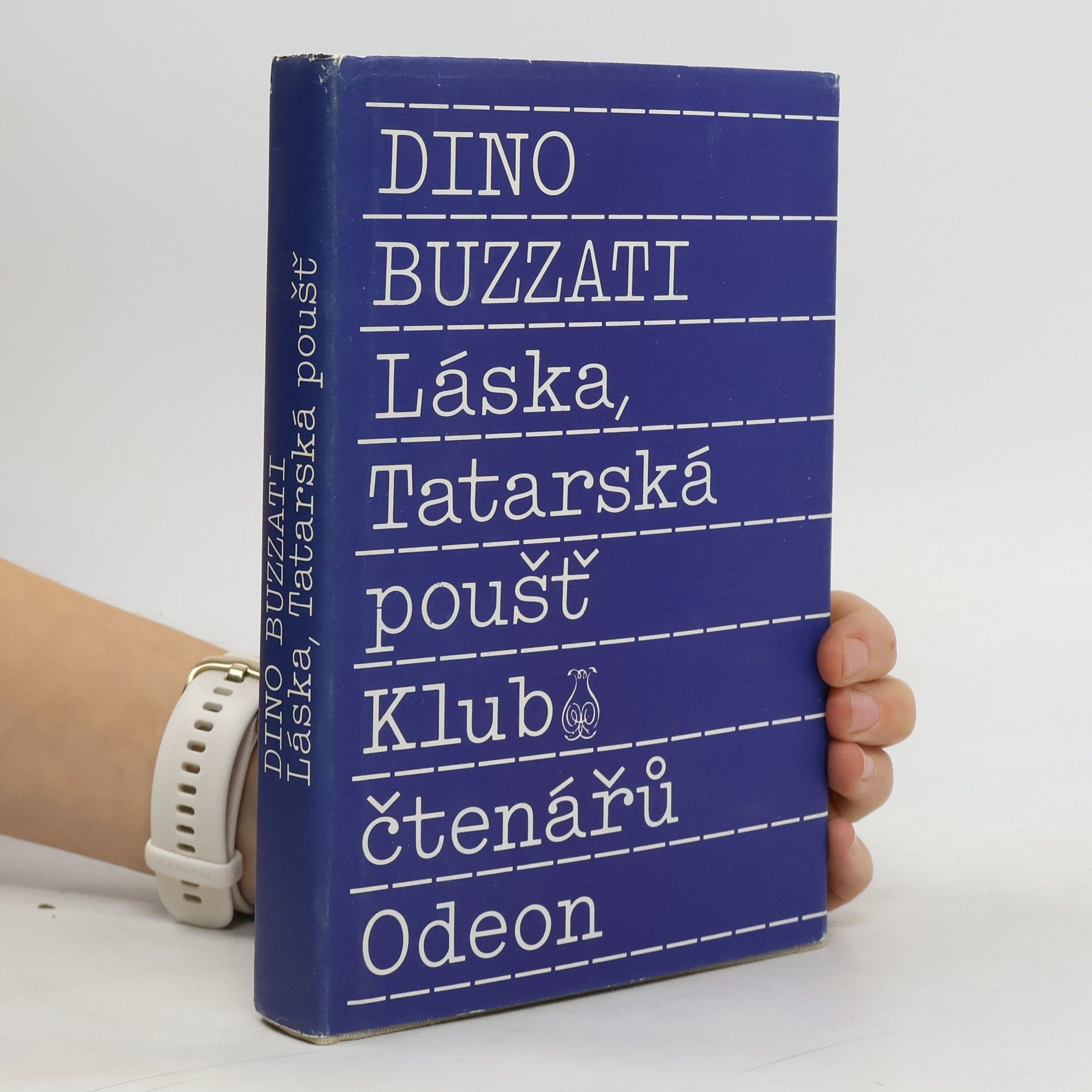 Dino Buzzati Traverso Láska.Tatarská poušť