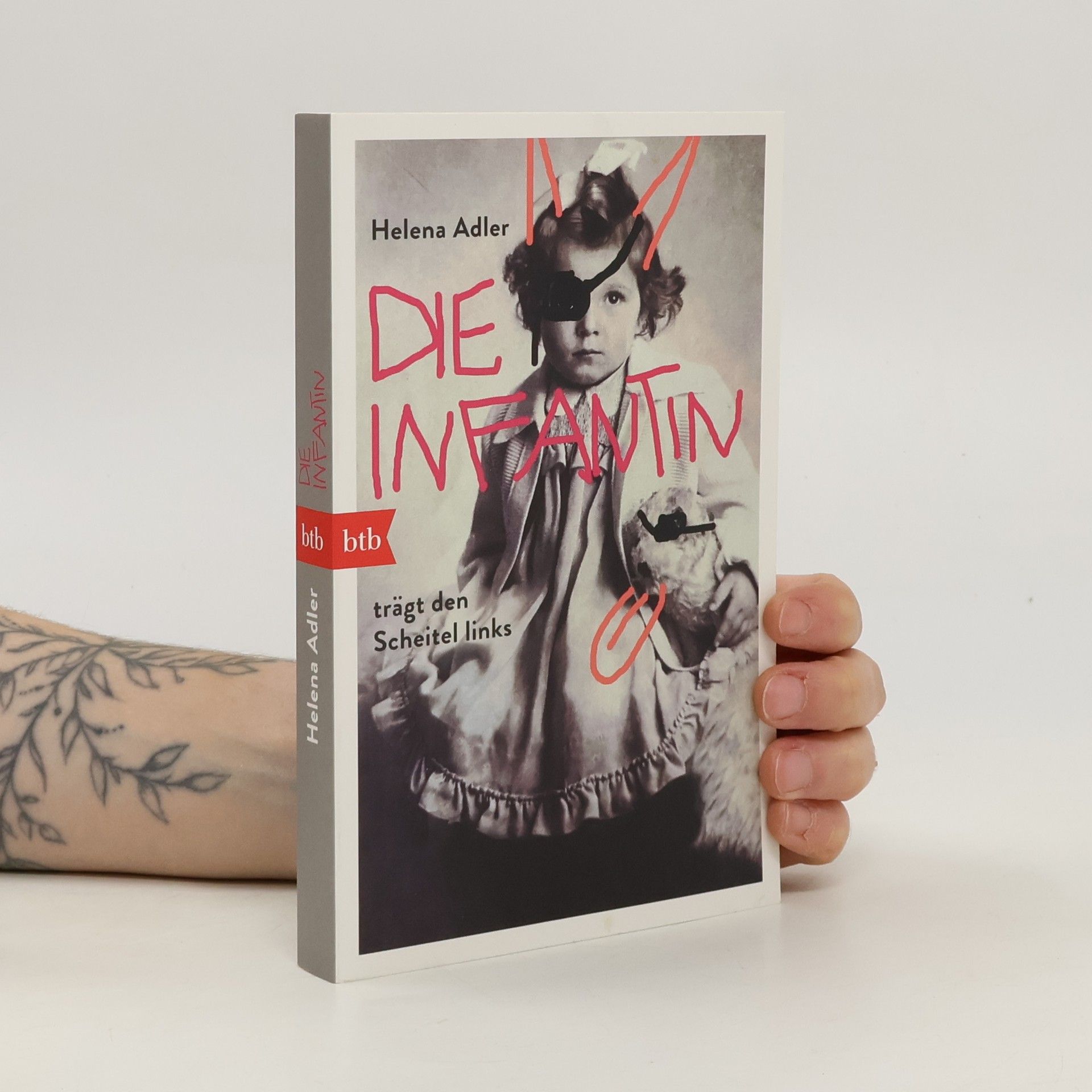 Helena Adler Die Infantin trägt den Scheitel links