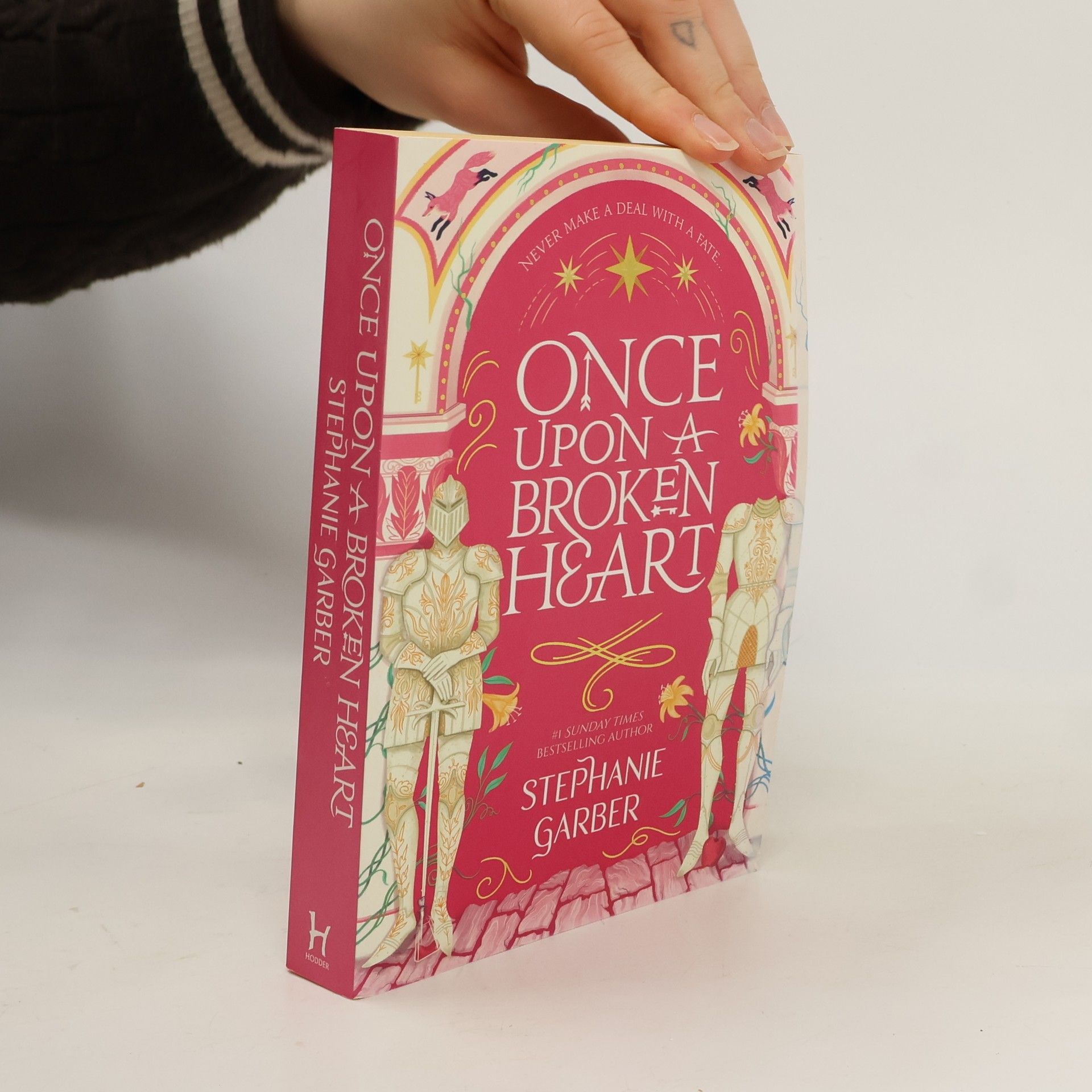 Stephanie Garber Once upon a broken heart