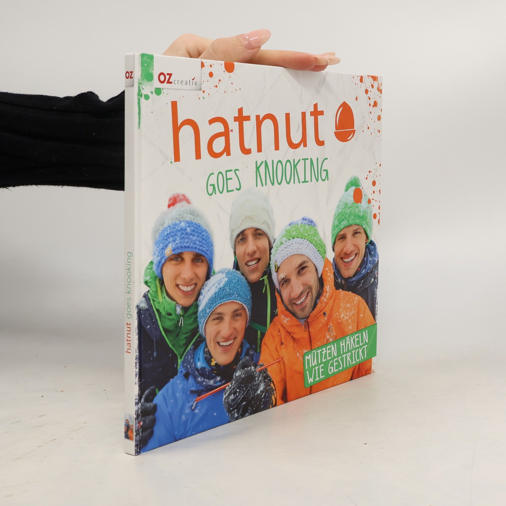 Wolf-Peter Ulrich Hatnut goes knooking ; [Mützen häkeln wie gestrickt]