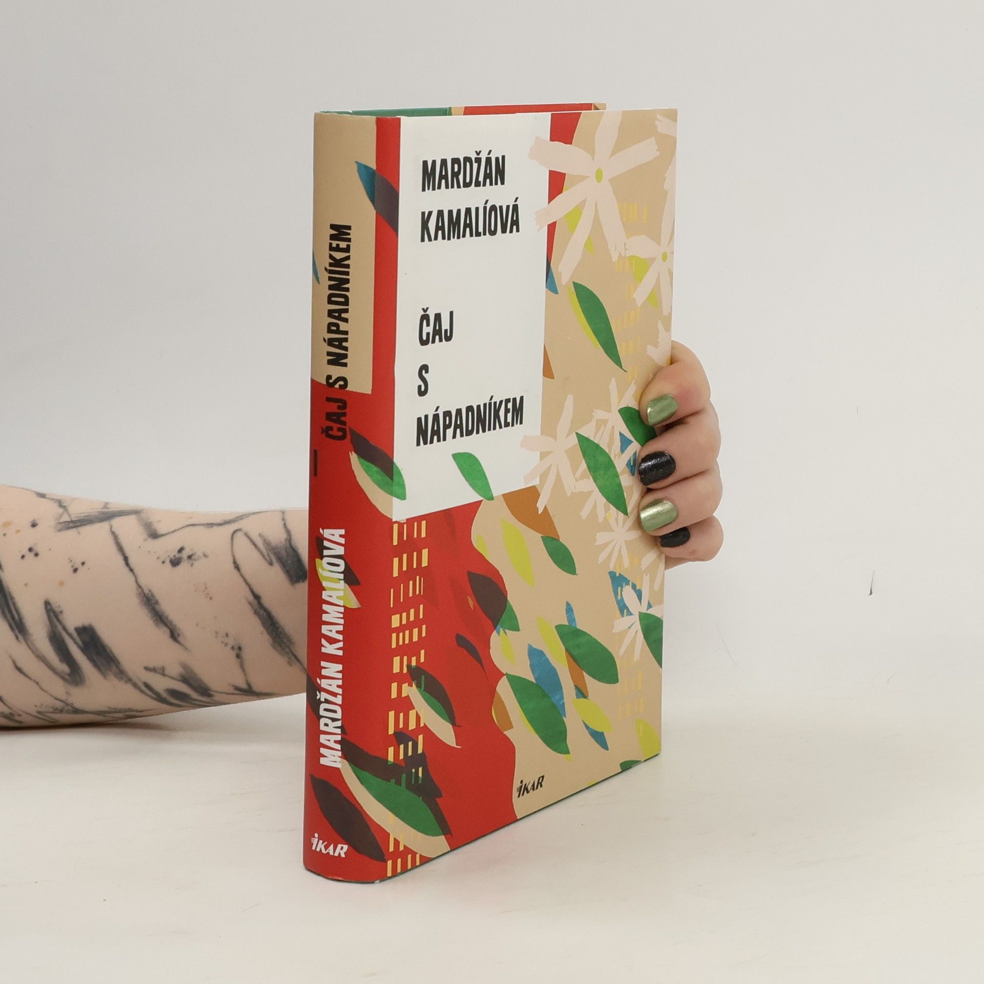 Marjan Kamali Čaj s nápadníkem