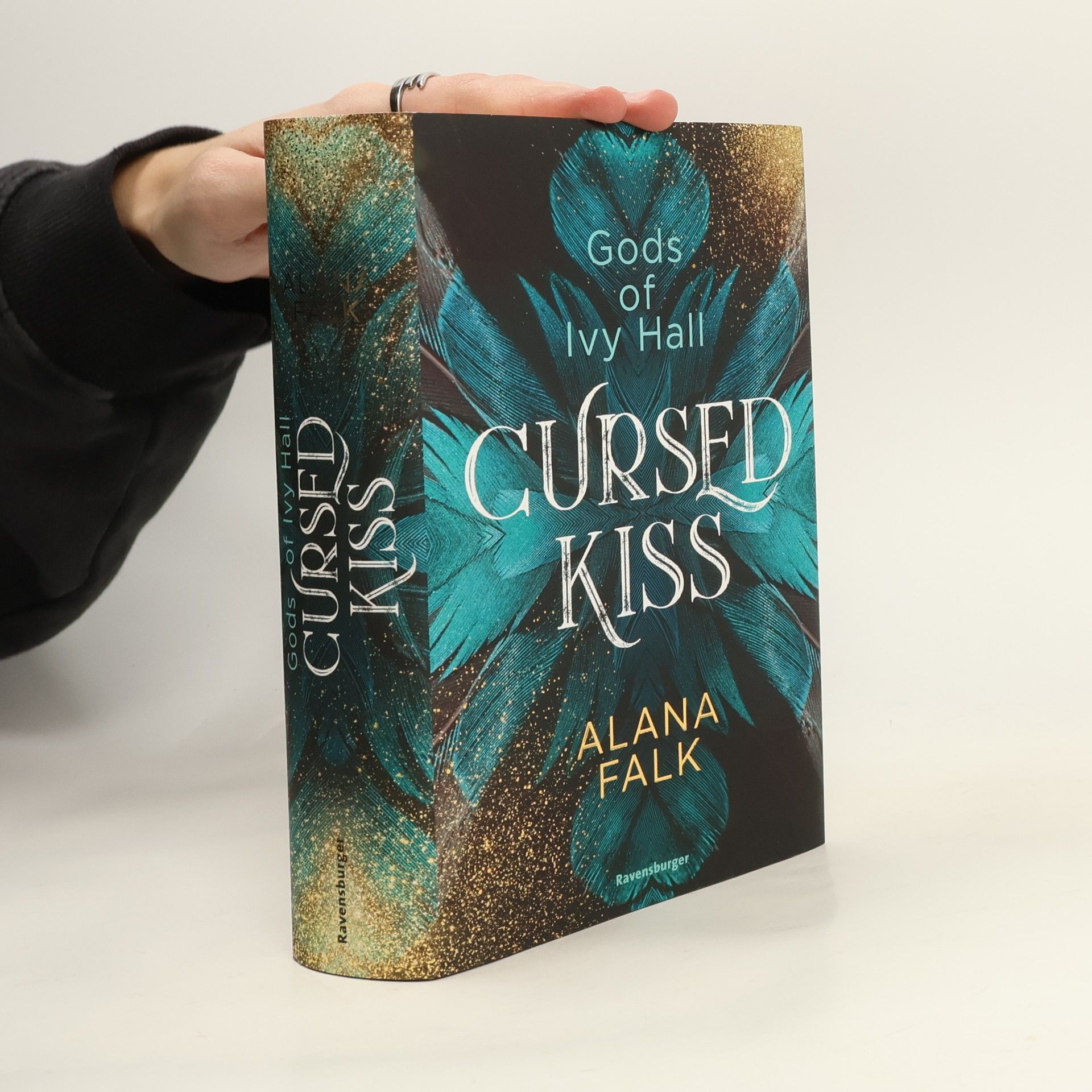 Alana Falk Gods of Ivy hall: Cursed kiss